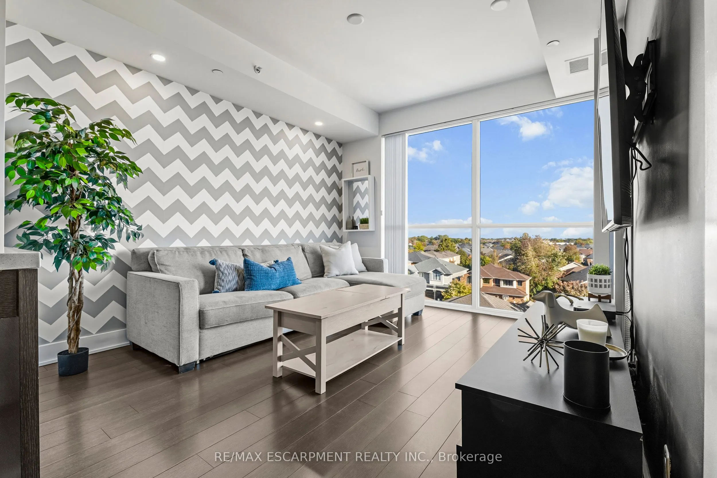 5220 Dundas Street, #D515