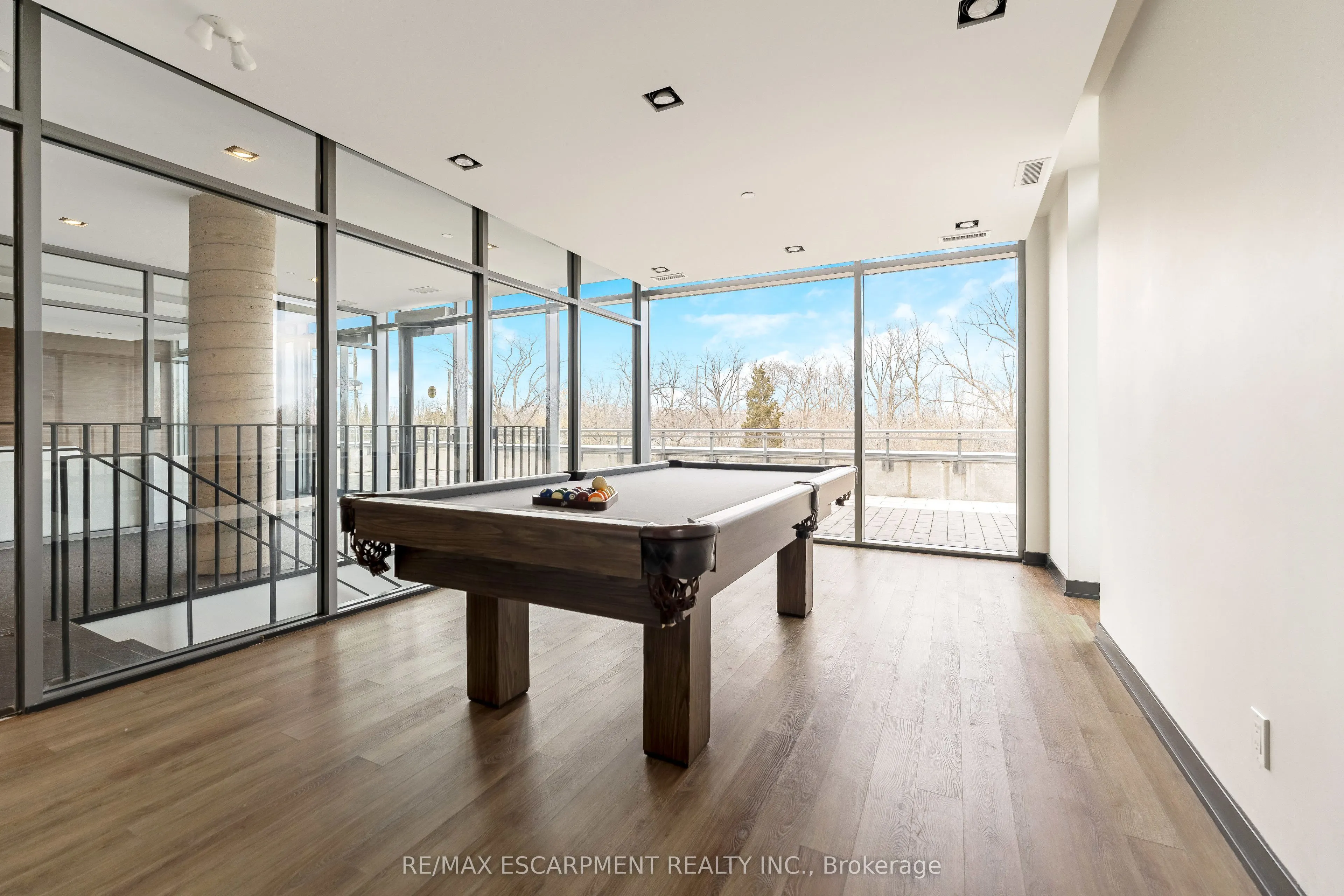 5220 Dundas Street, #D515