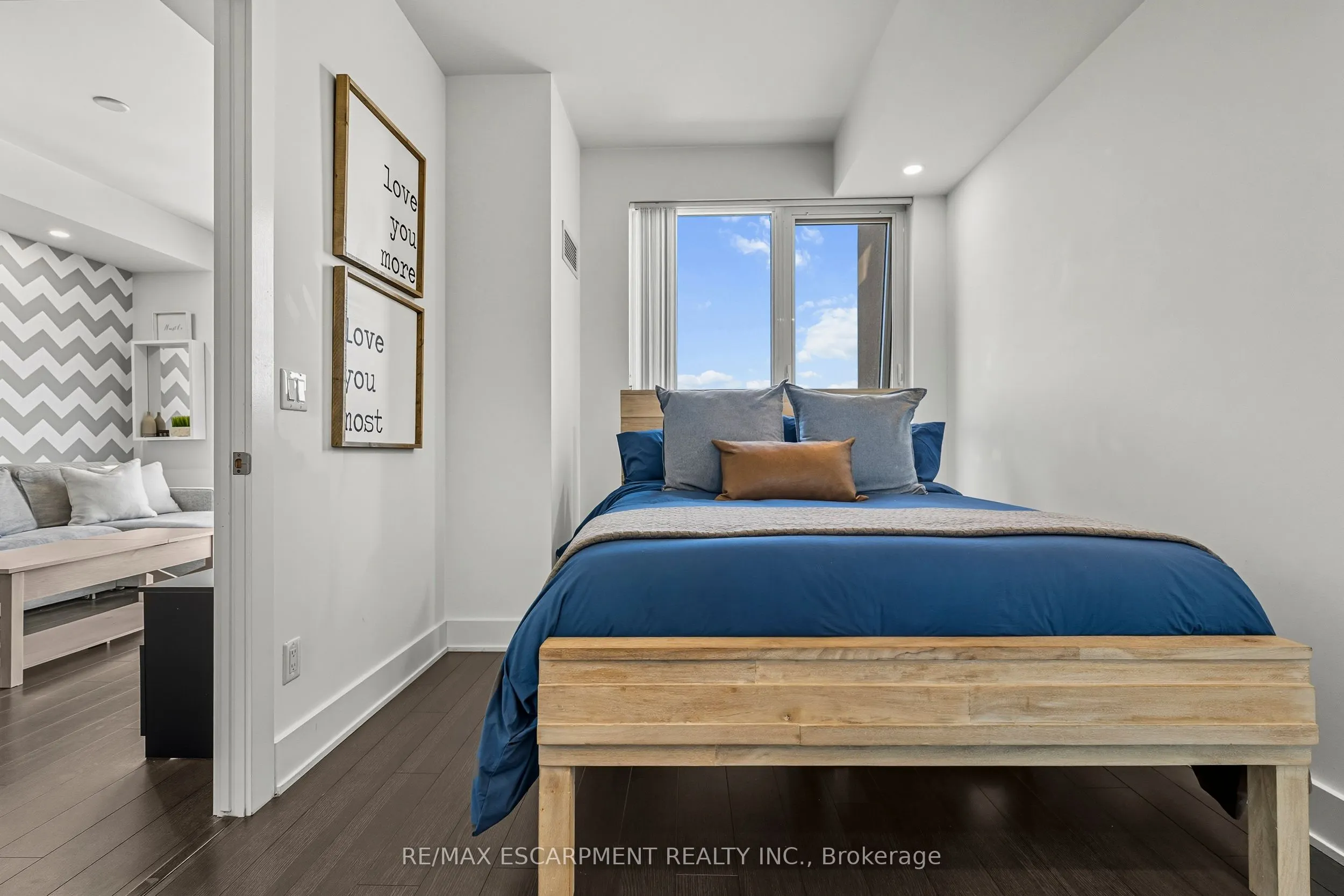 5220 Dundas Street, #D515