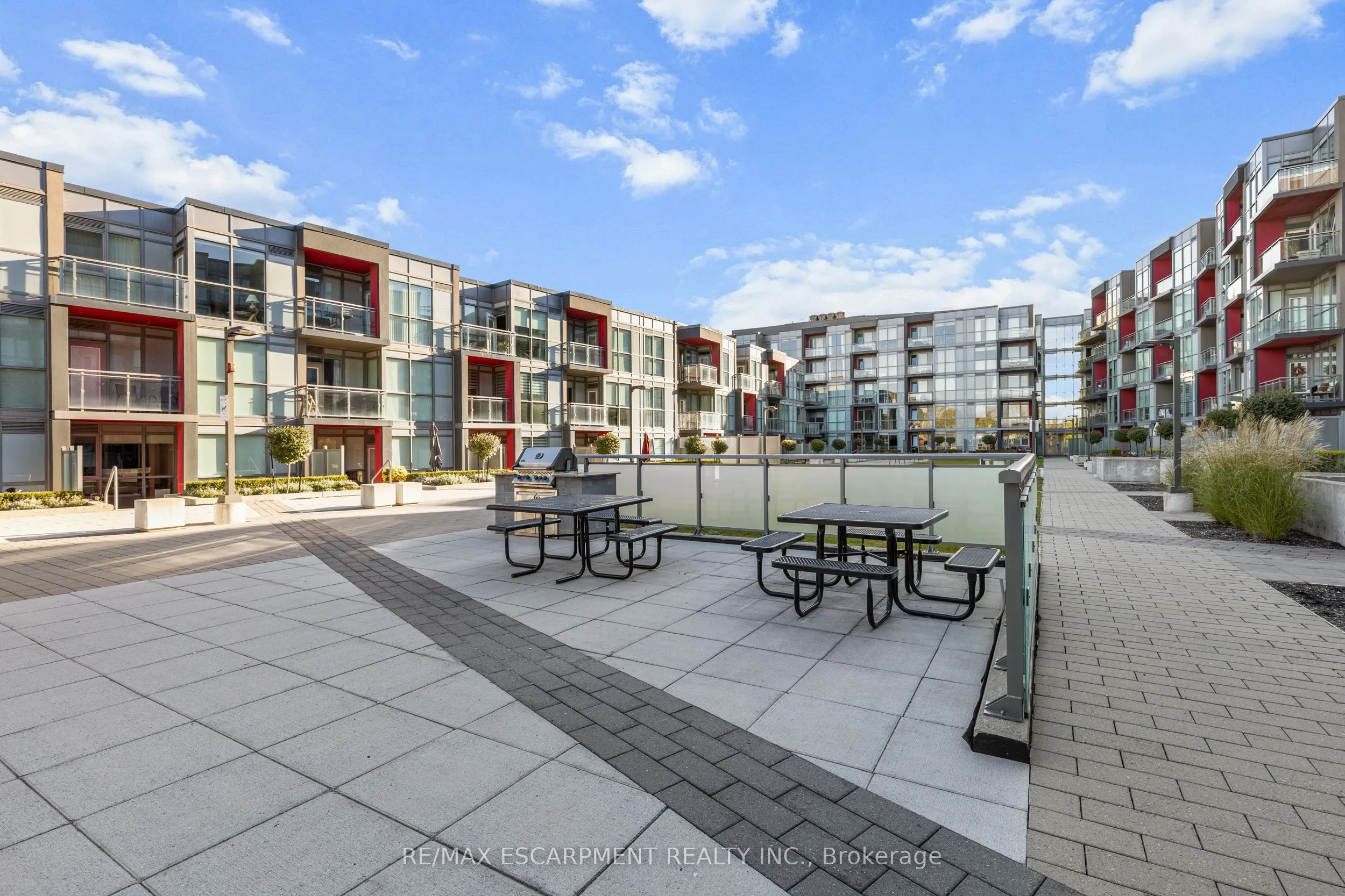 5220 Dundas Street, #D515