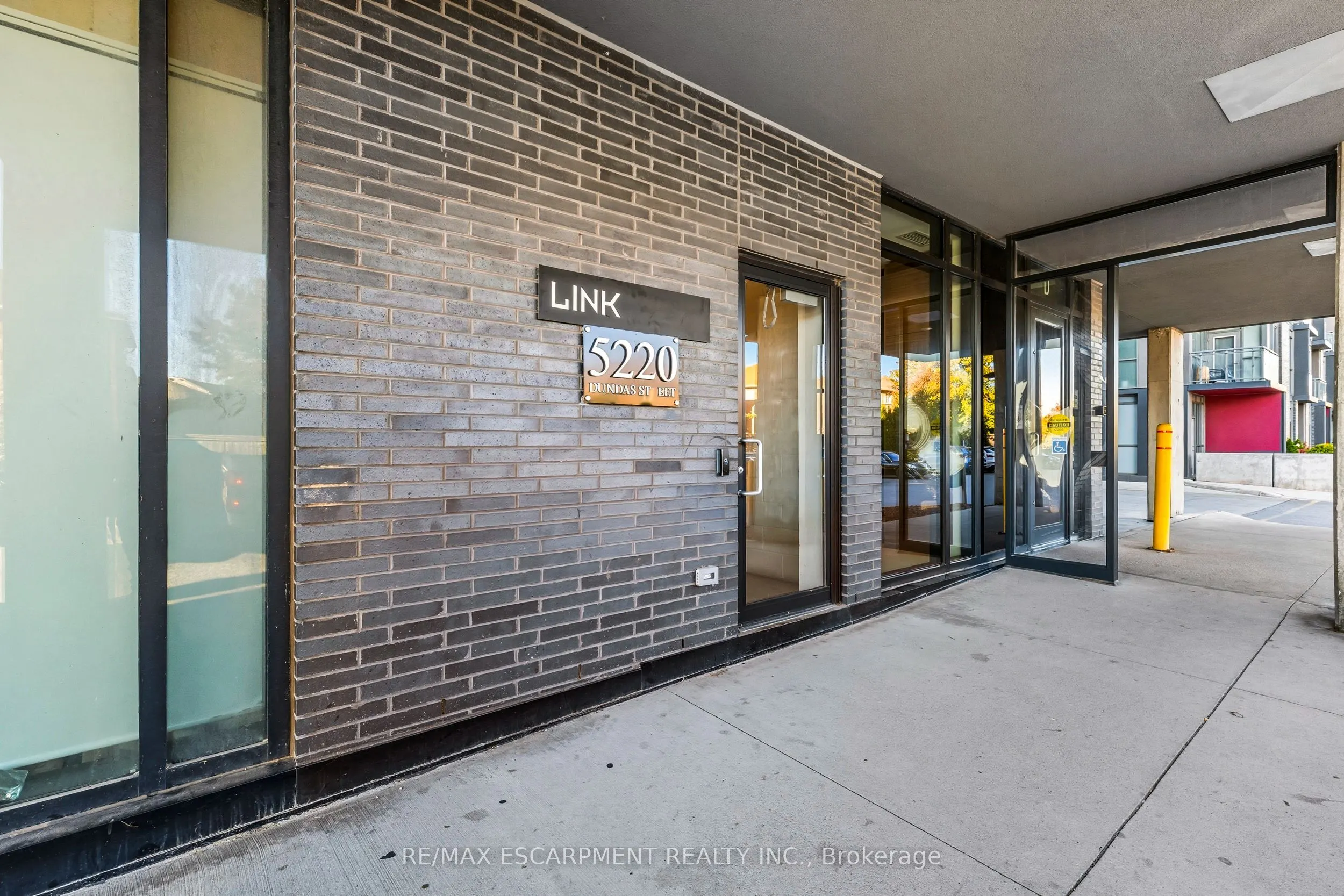 5220 Dundas Street, #D515