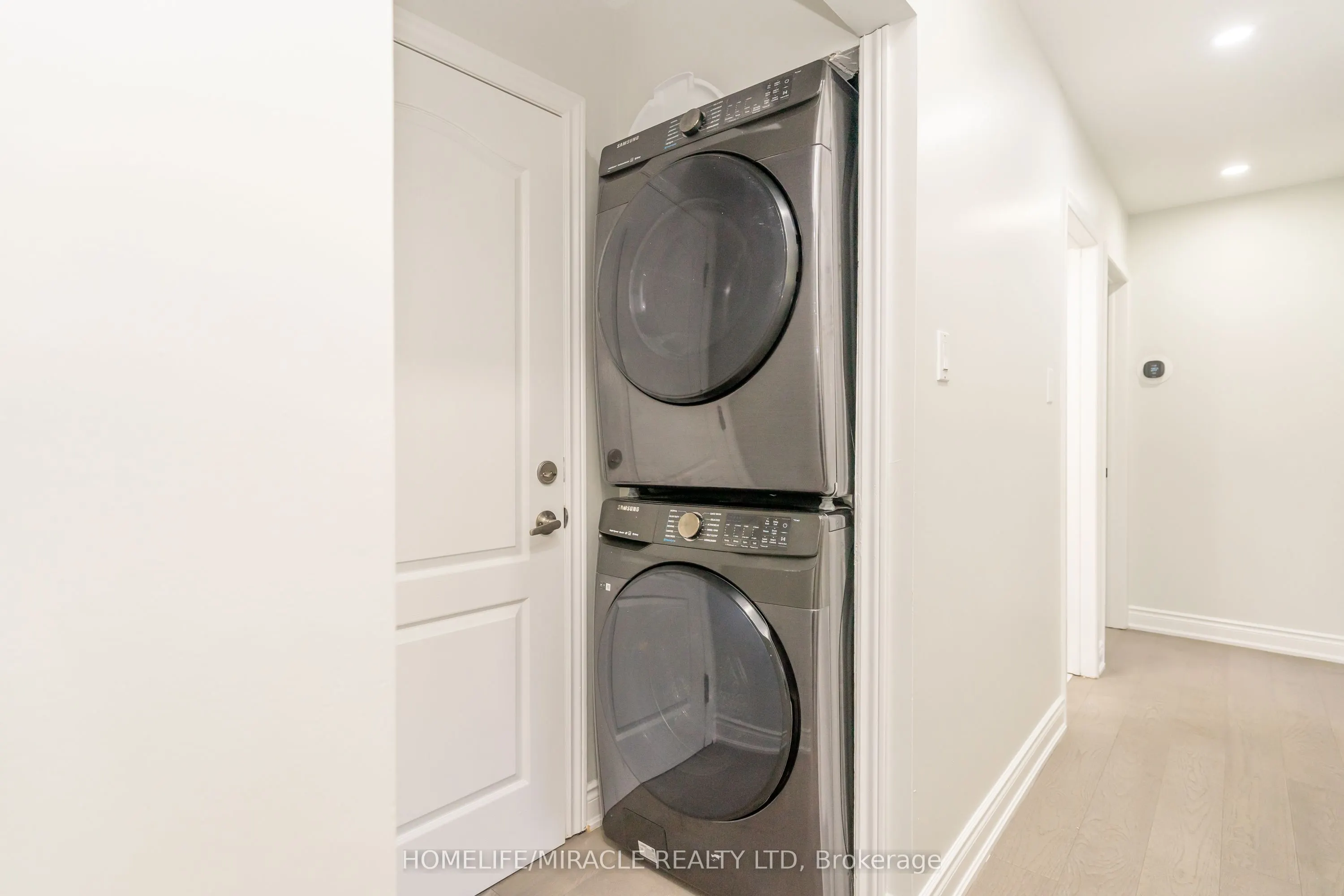 5 Finsbury Drive, #Main