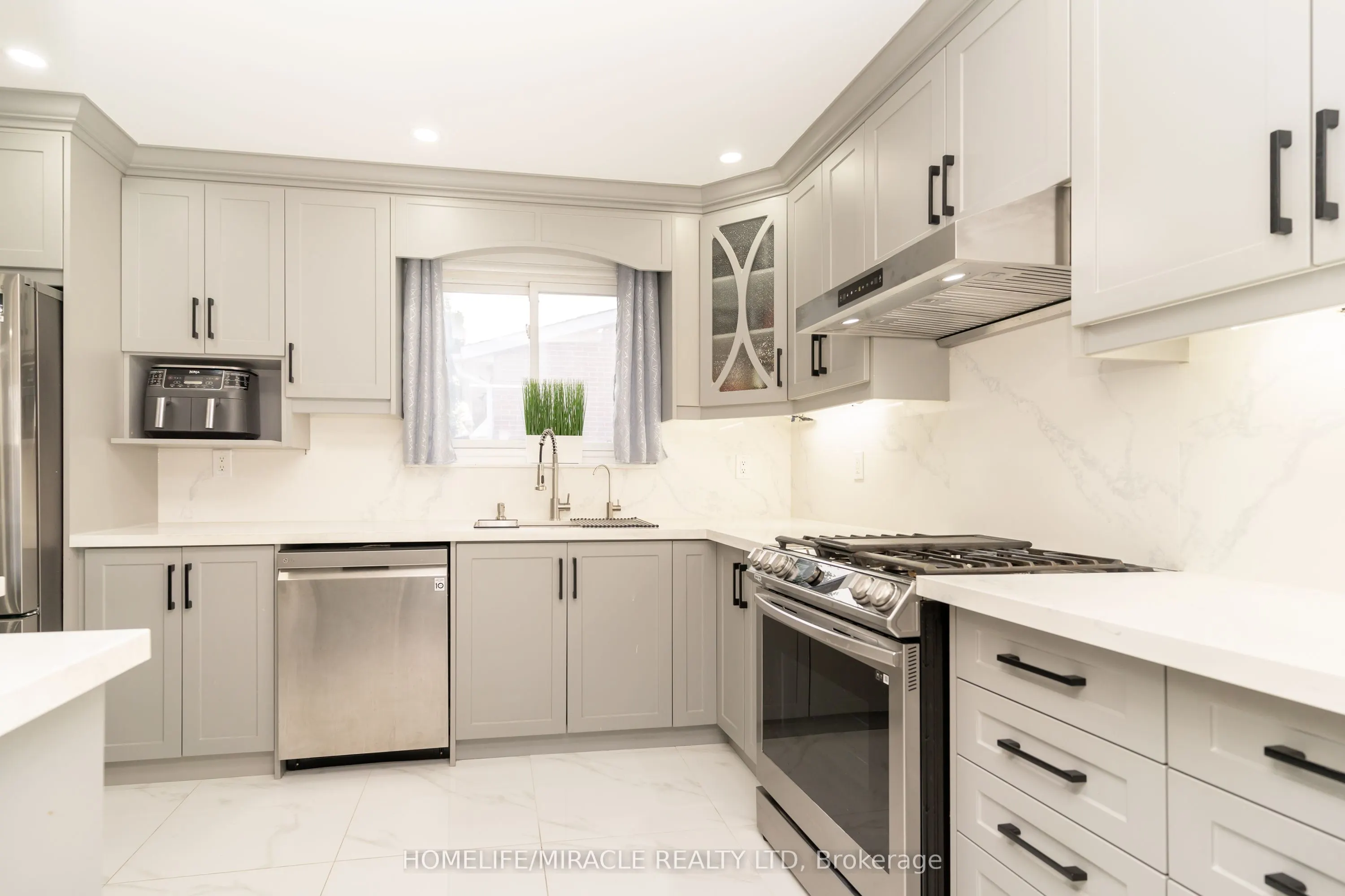 5 Finsbury Drive, #Main