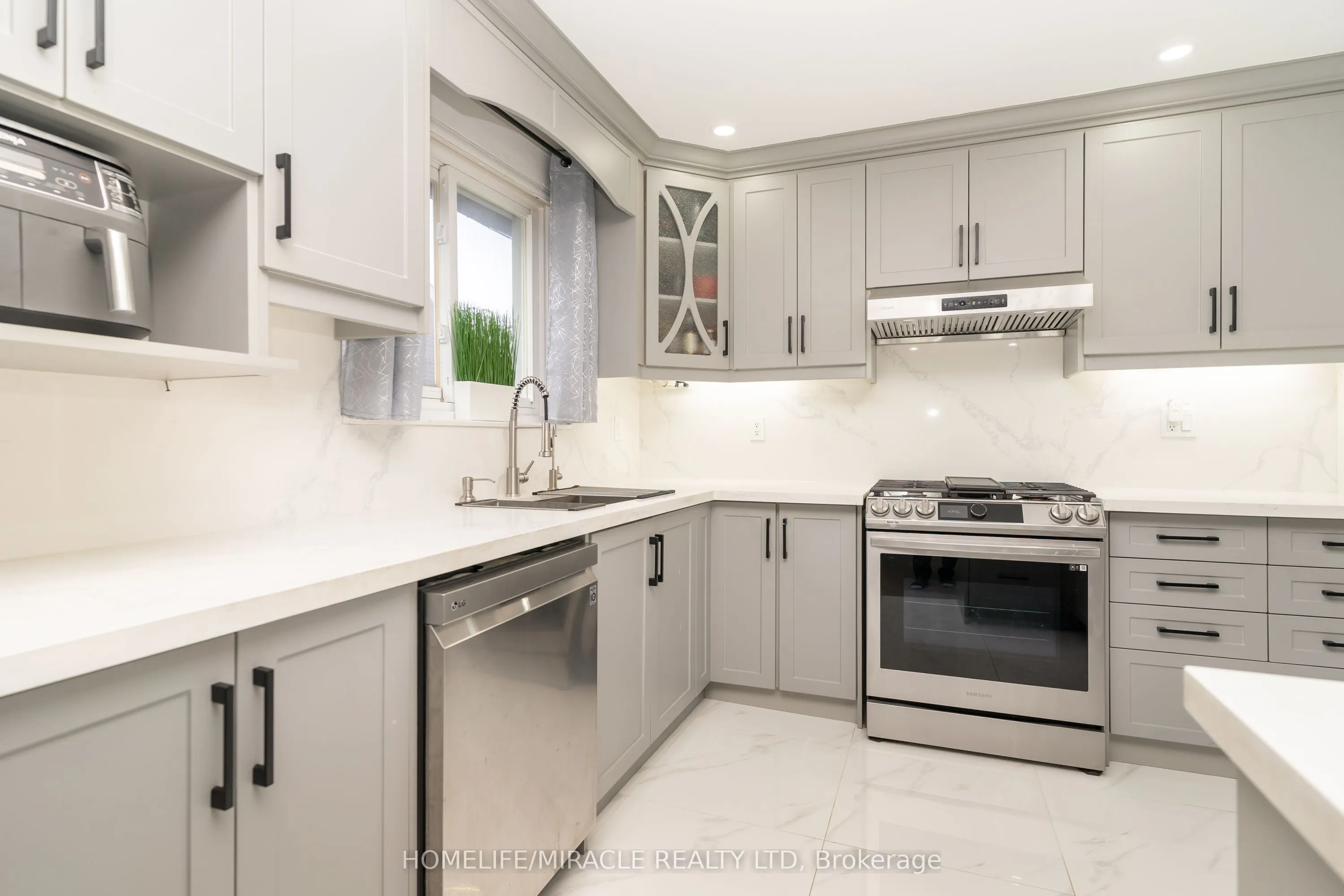 5 Finsbury Drive, #Main