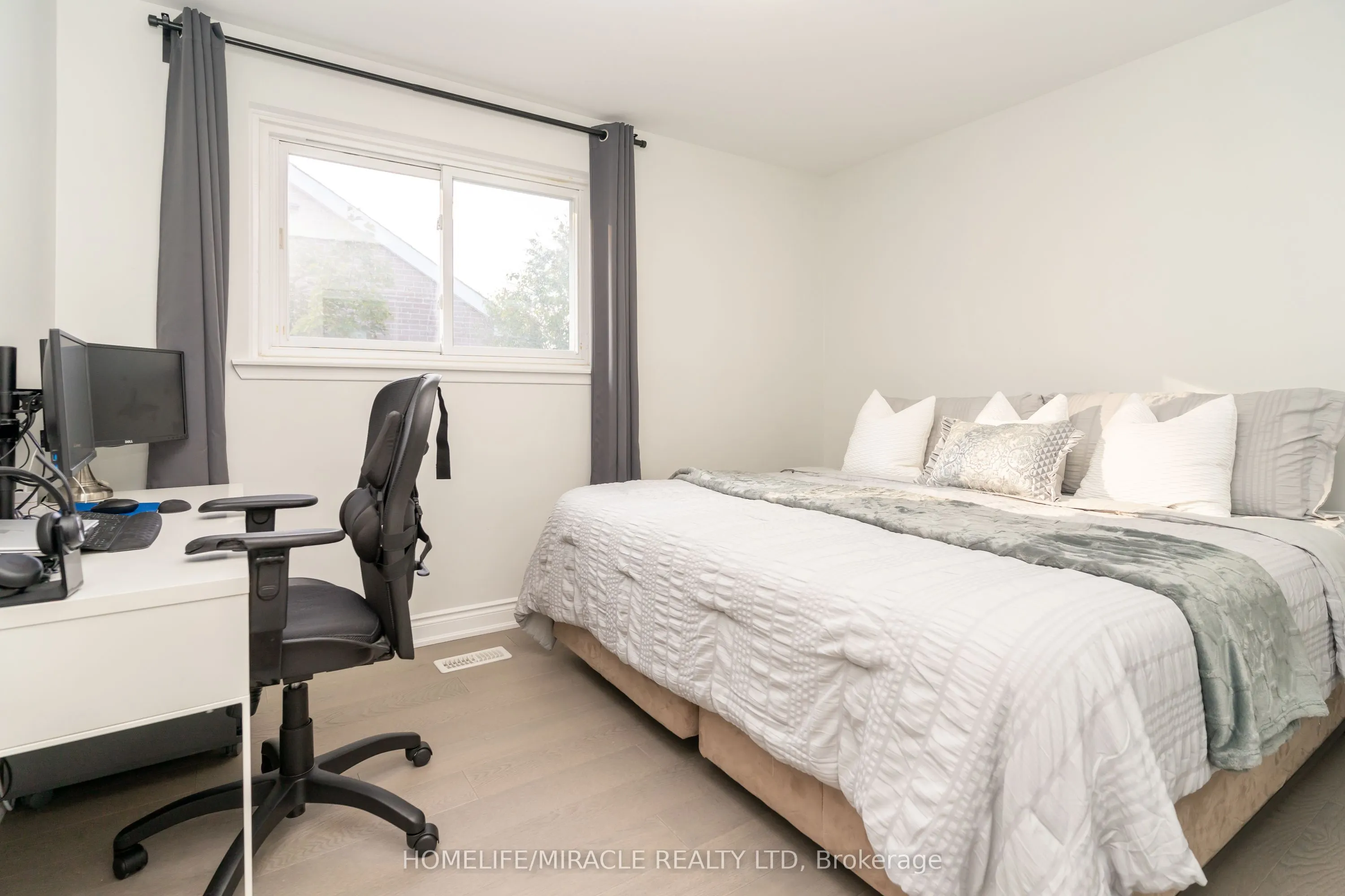 5 Finsbury Drive, #Main
