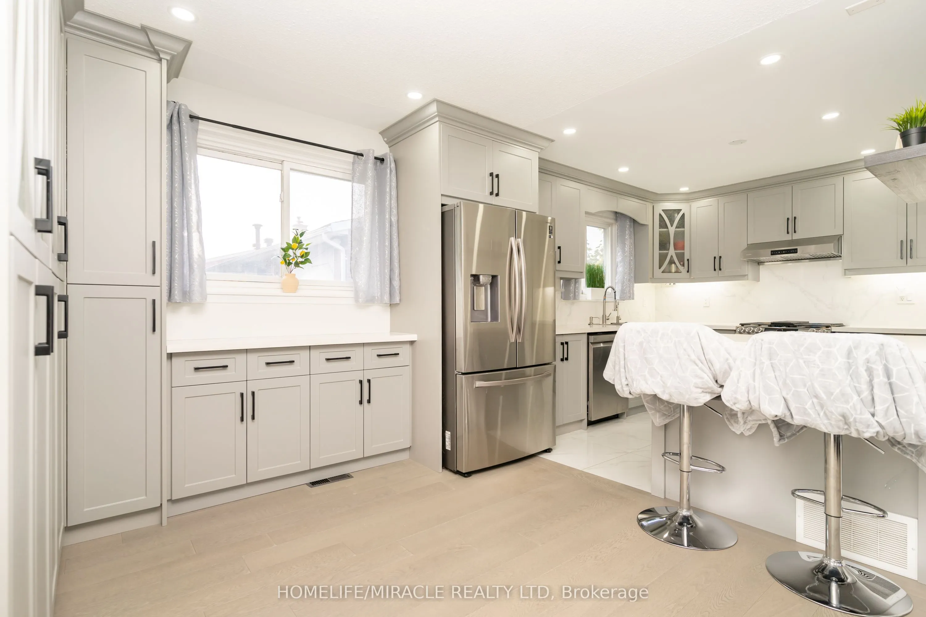 5 Finsbury Drive, #Main