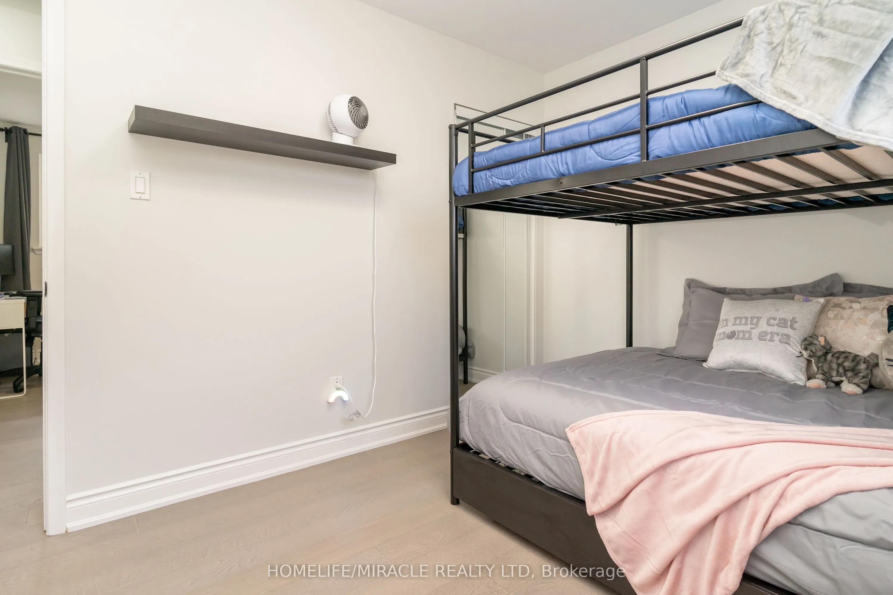 5 Finsbury Drive, #Main