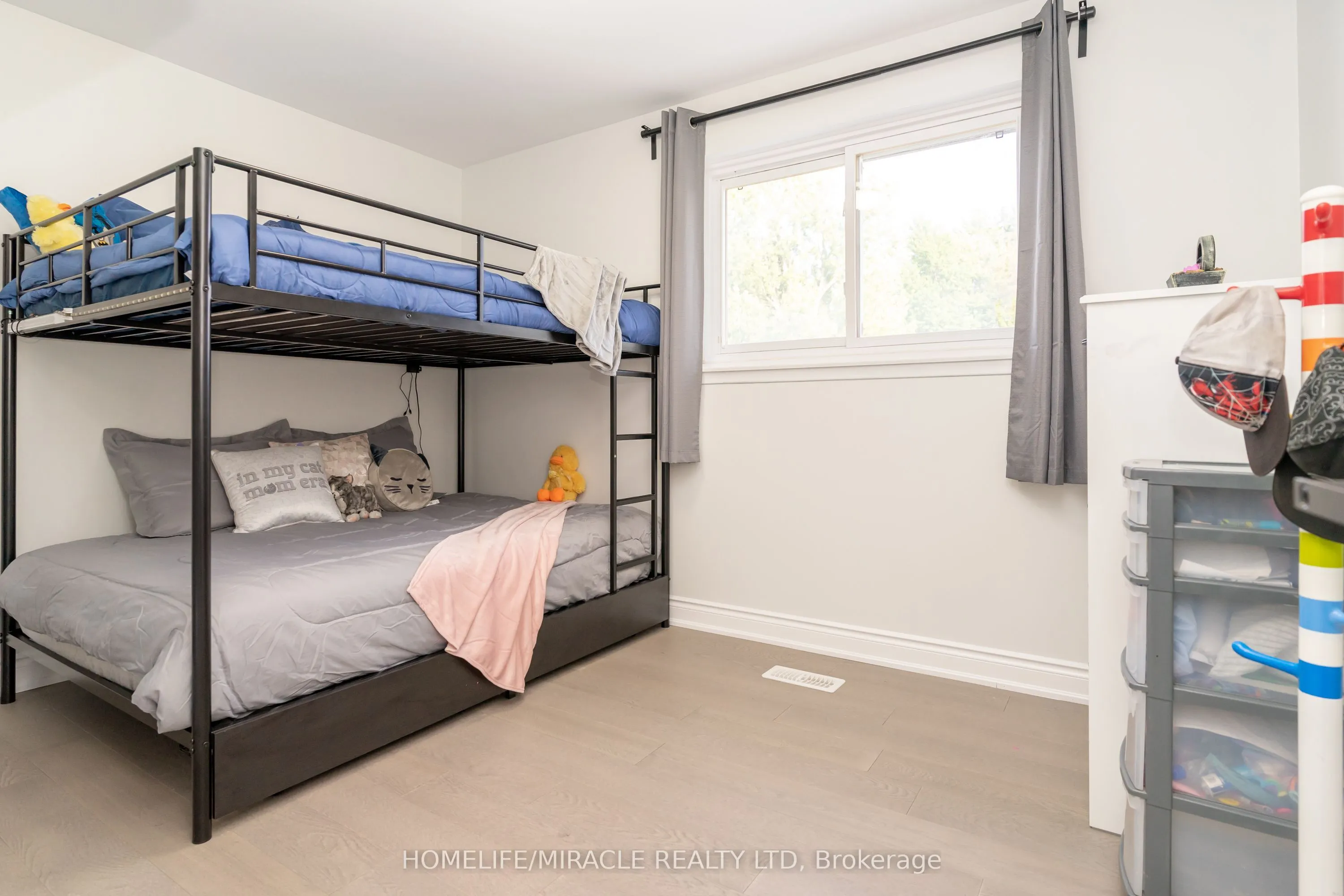 5 Finsbury Drive, #Main