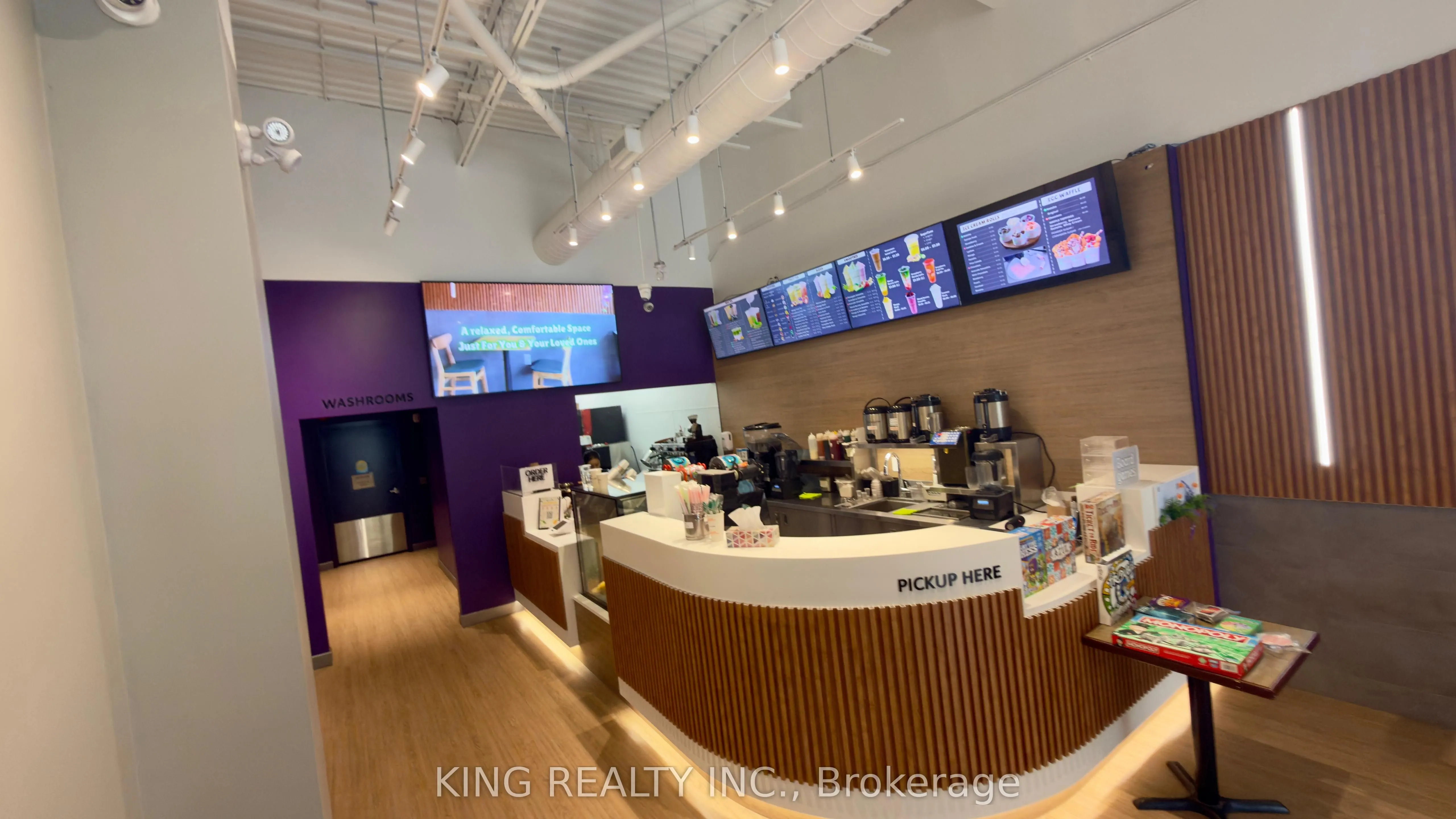 966 Dundas Street E
