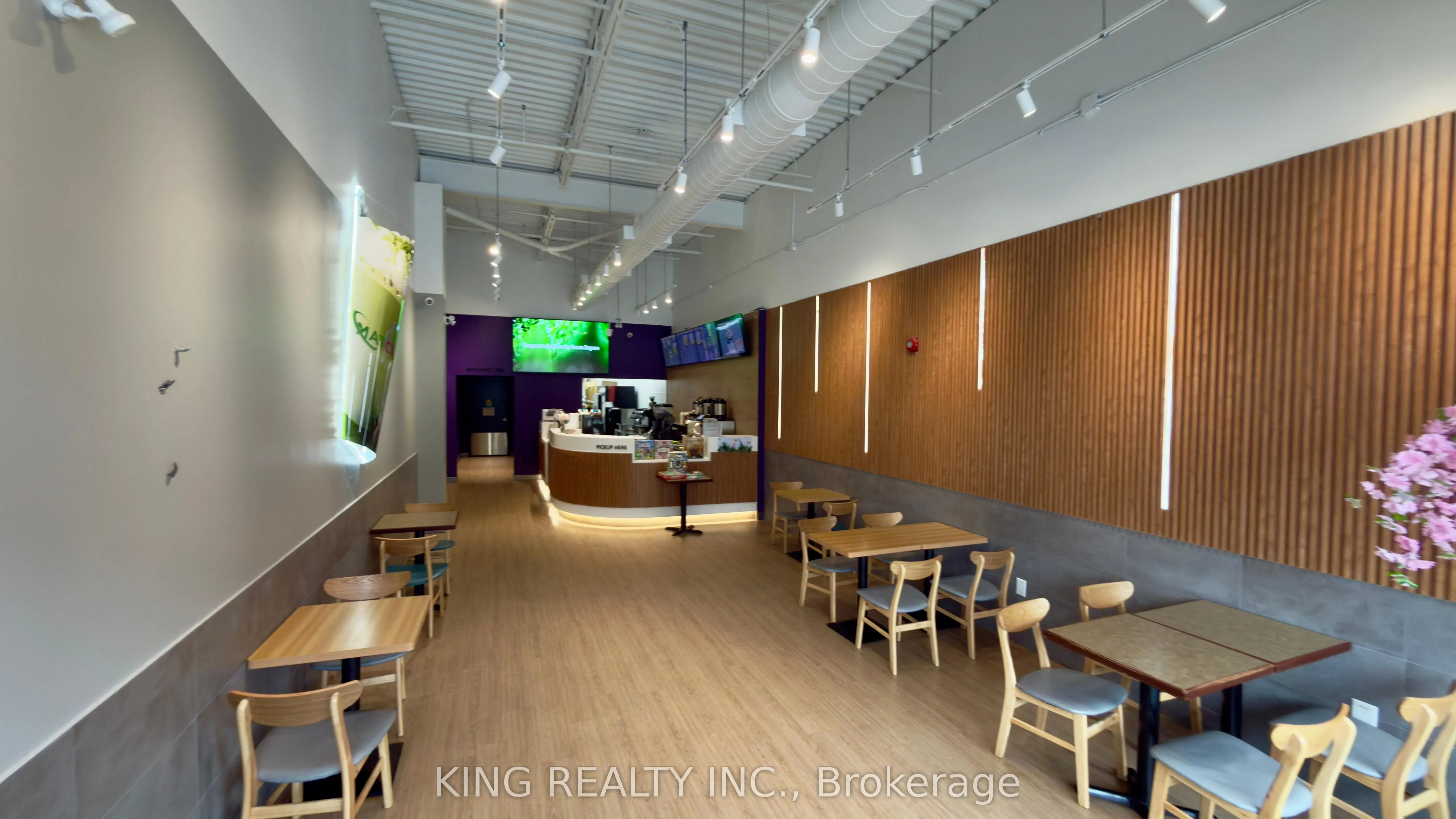 966 Dundas Street E