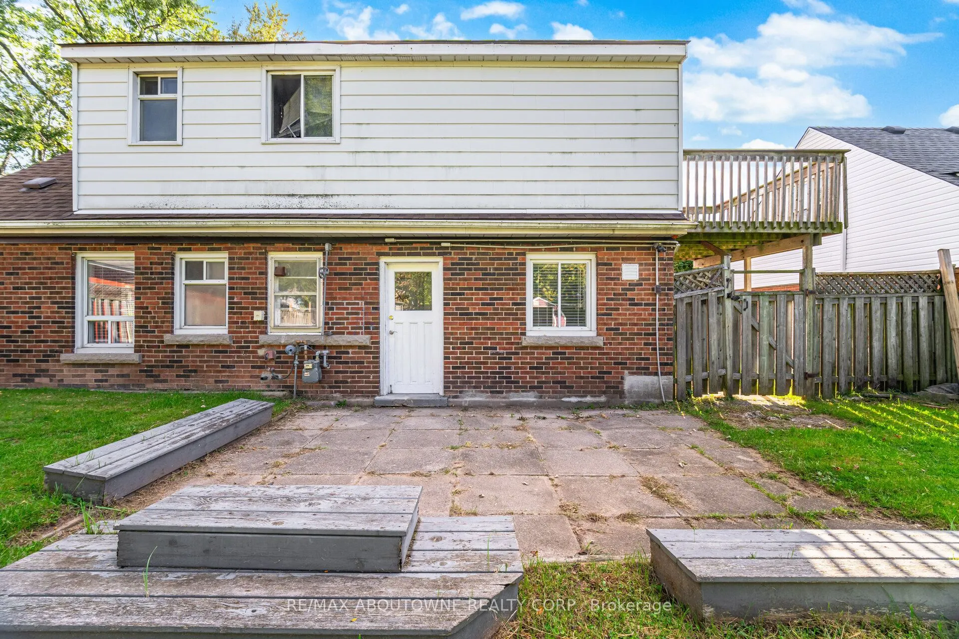 2077 Leighland Road