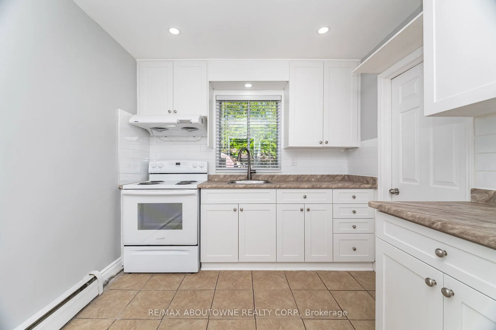 2077 Leighland Road