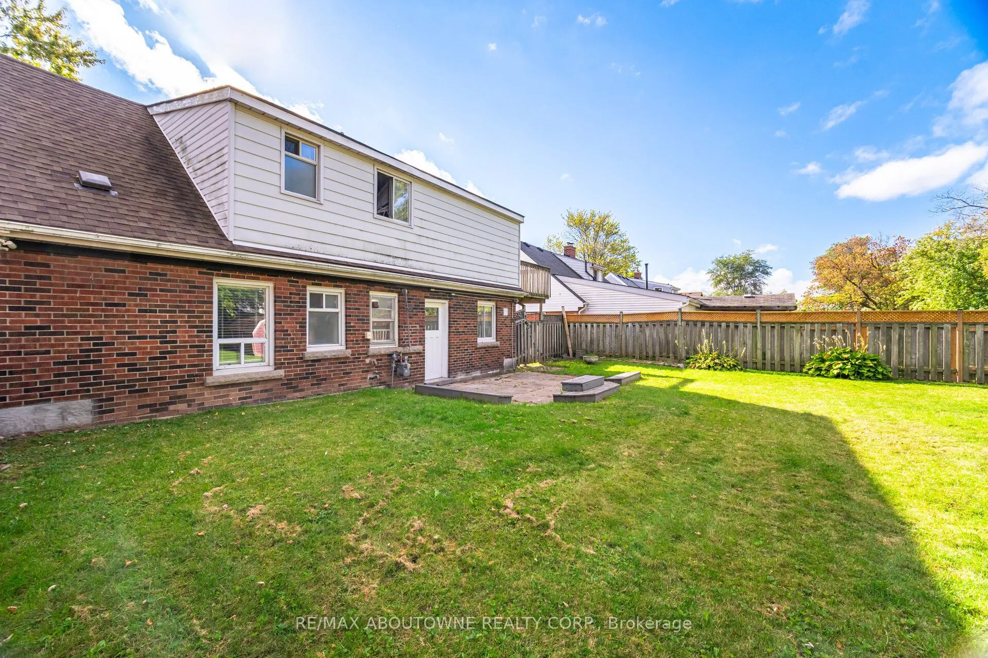 2077 Leighland Road