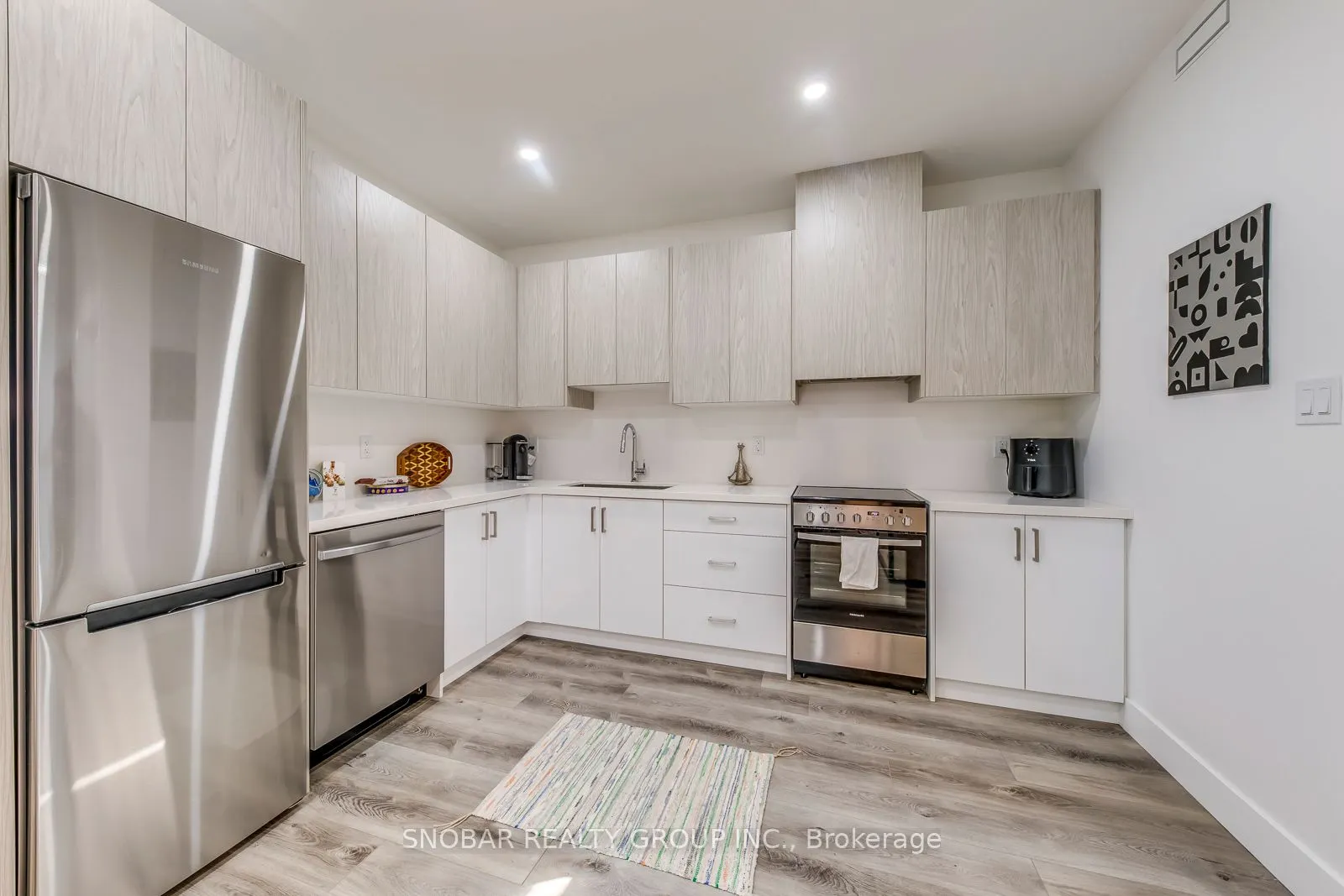 19 Hatfield (Lower #3) Crescent