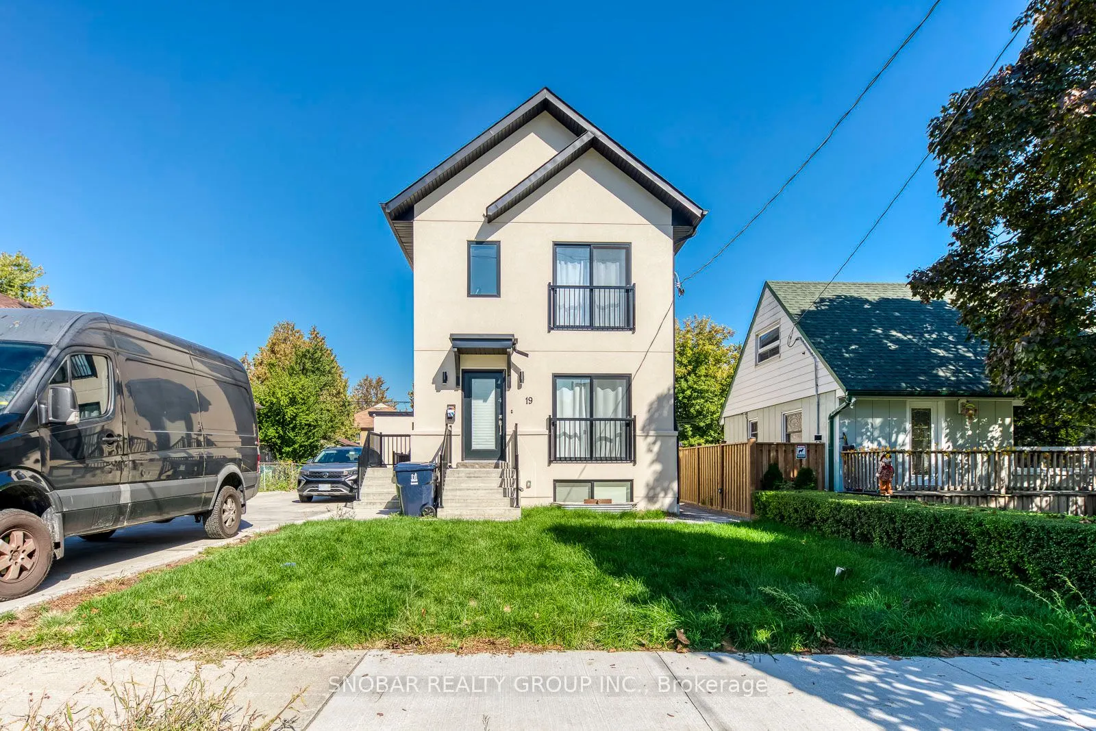 19 Hatfield (Lower #3) Crescent