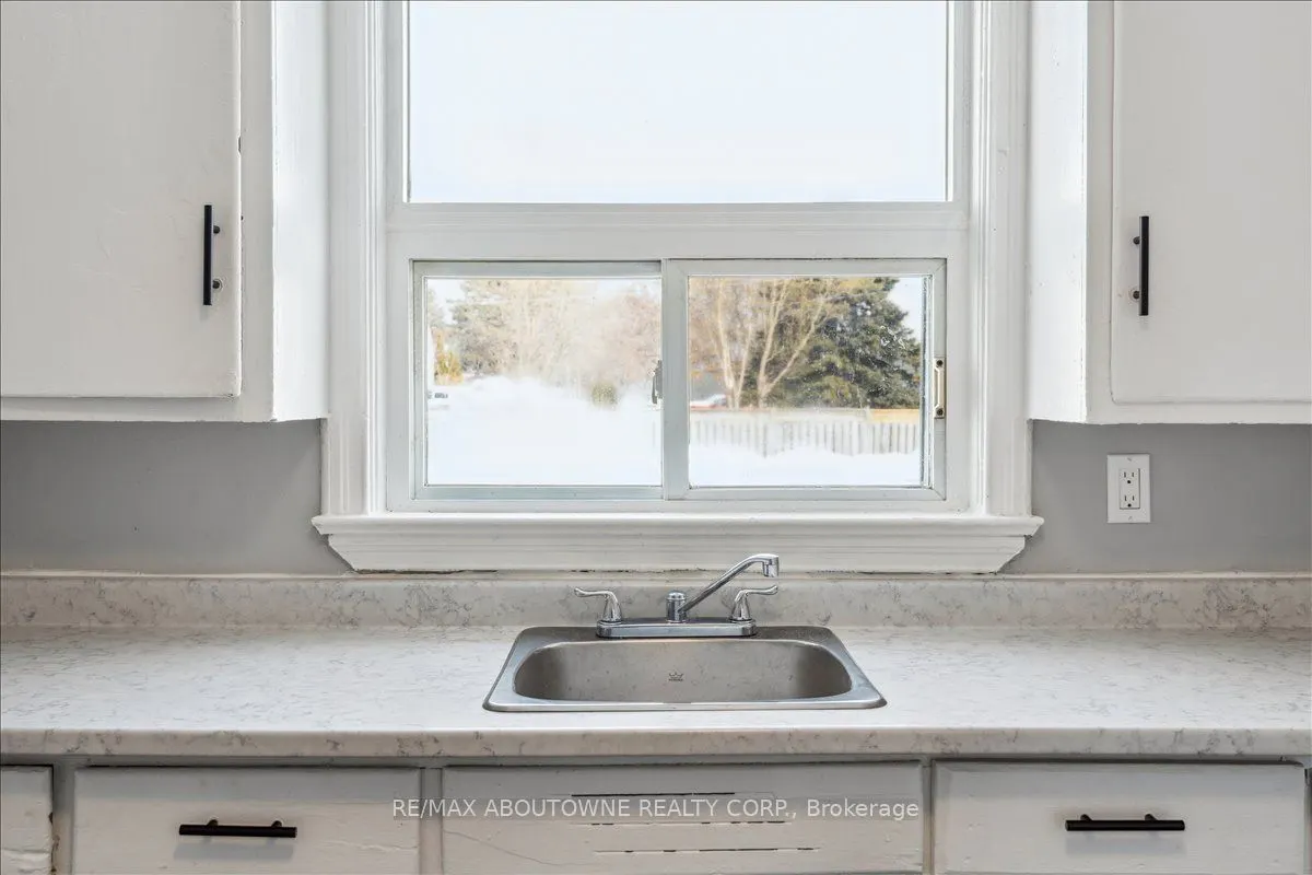 145 North Service Road E, #1
