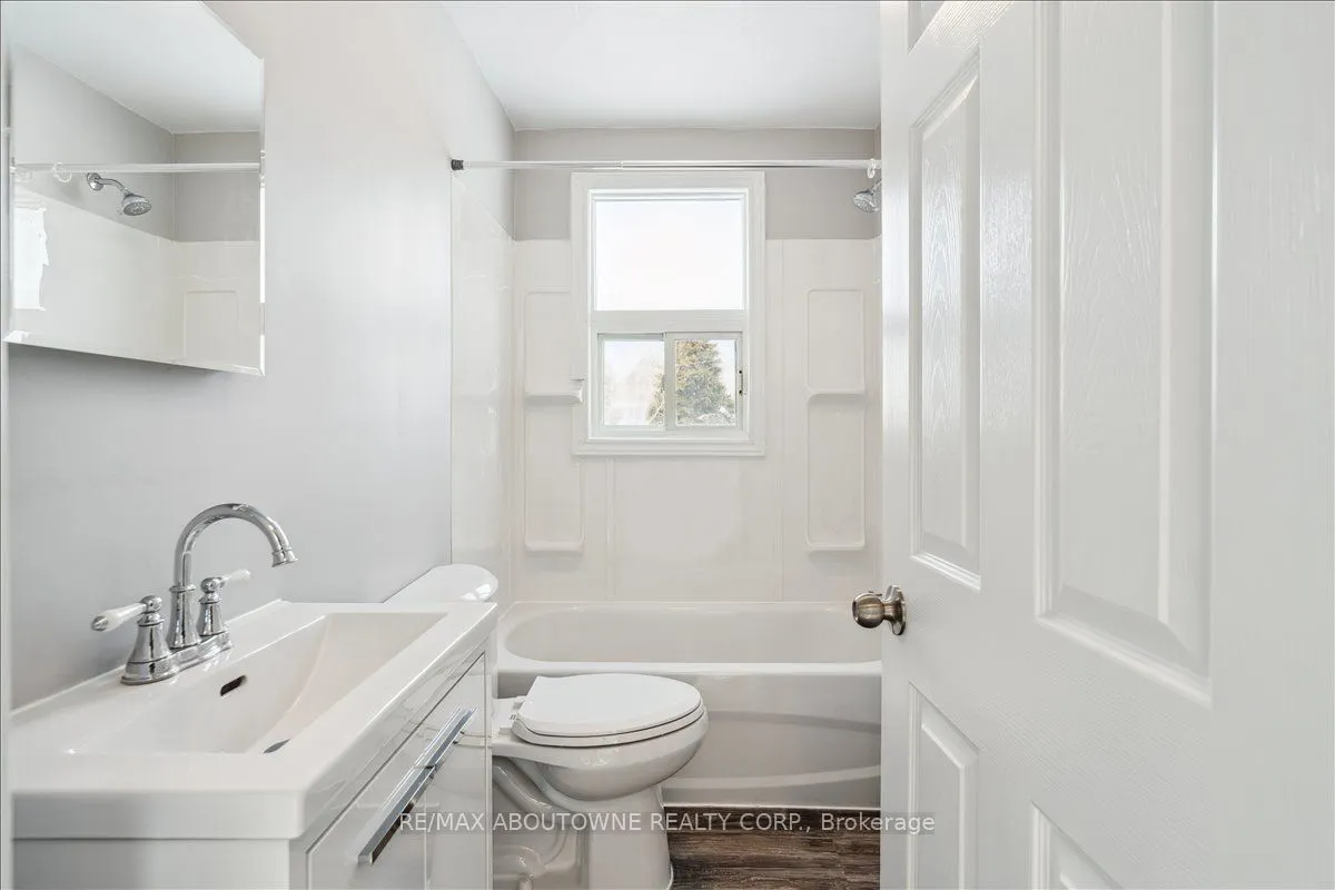 145 North Service Road E, #1