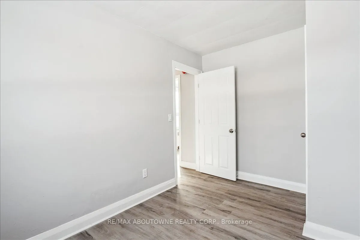 145 North Service Road E, #1