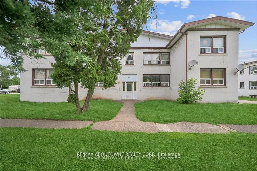 145 North Service Road E, #1
