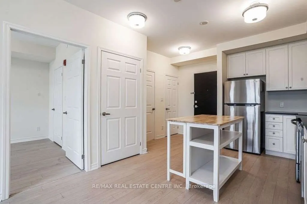 200 Lagerfeld Drive, #402