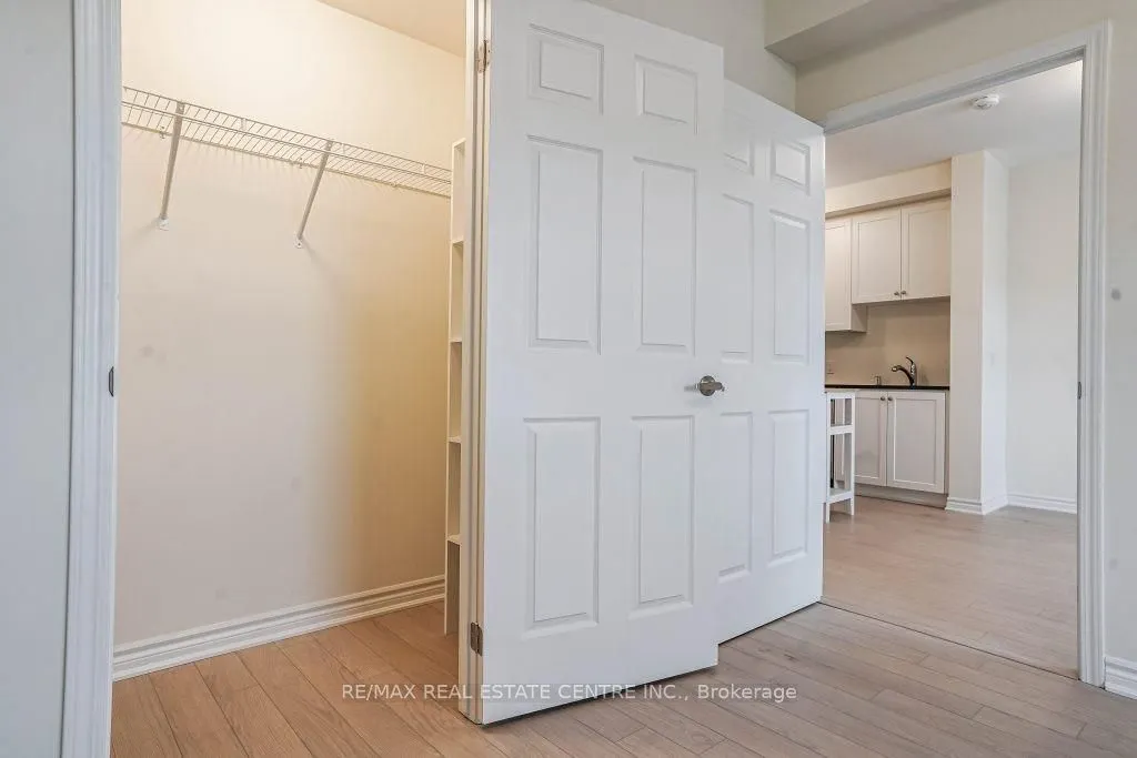200 Lagerfeld Drive, #402