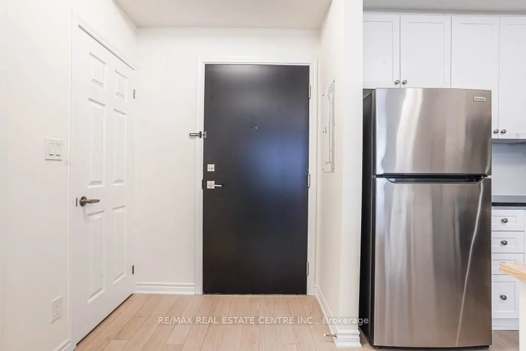 200 Lagerfeld Drive, #402