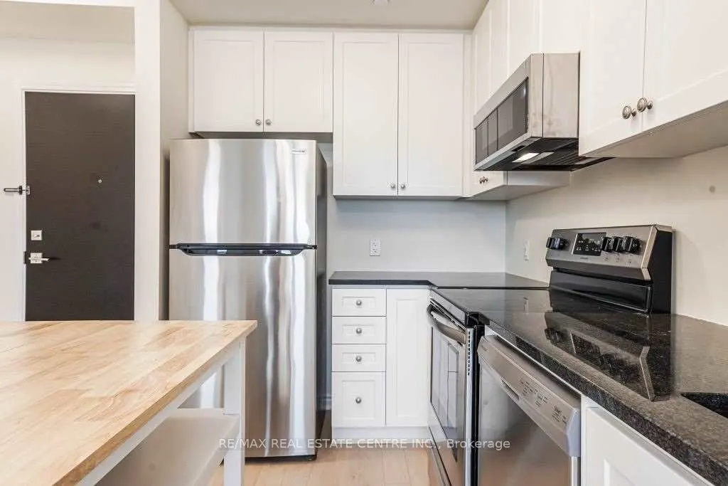 200 Lagerfeld Drive, #402