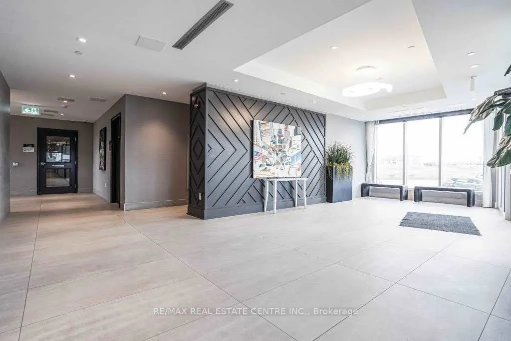 200 Lagerfeld Drive, #402
