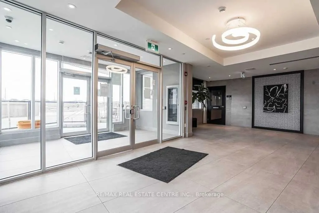 200 Lagerfeld Drive, #402