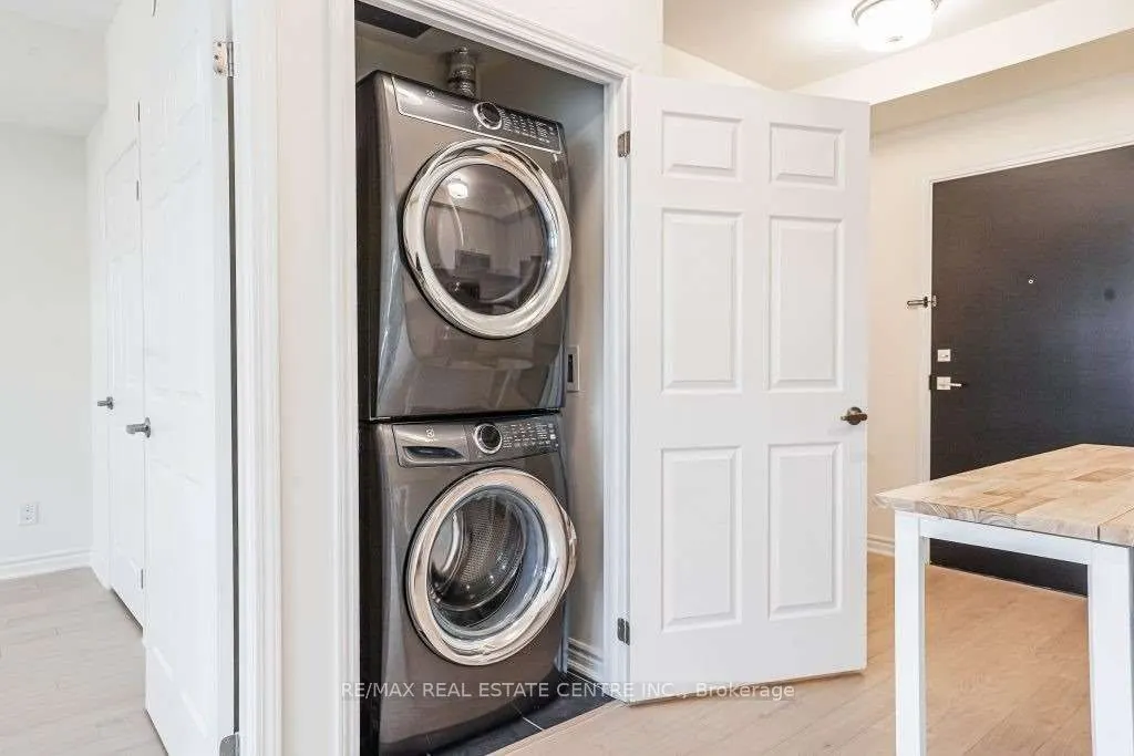 200 Lagerfeld Drive, #402