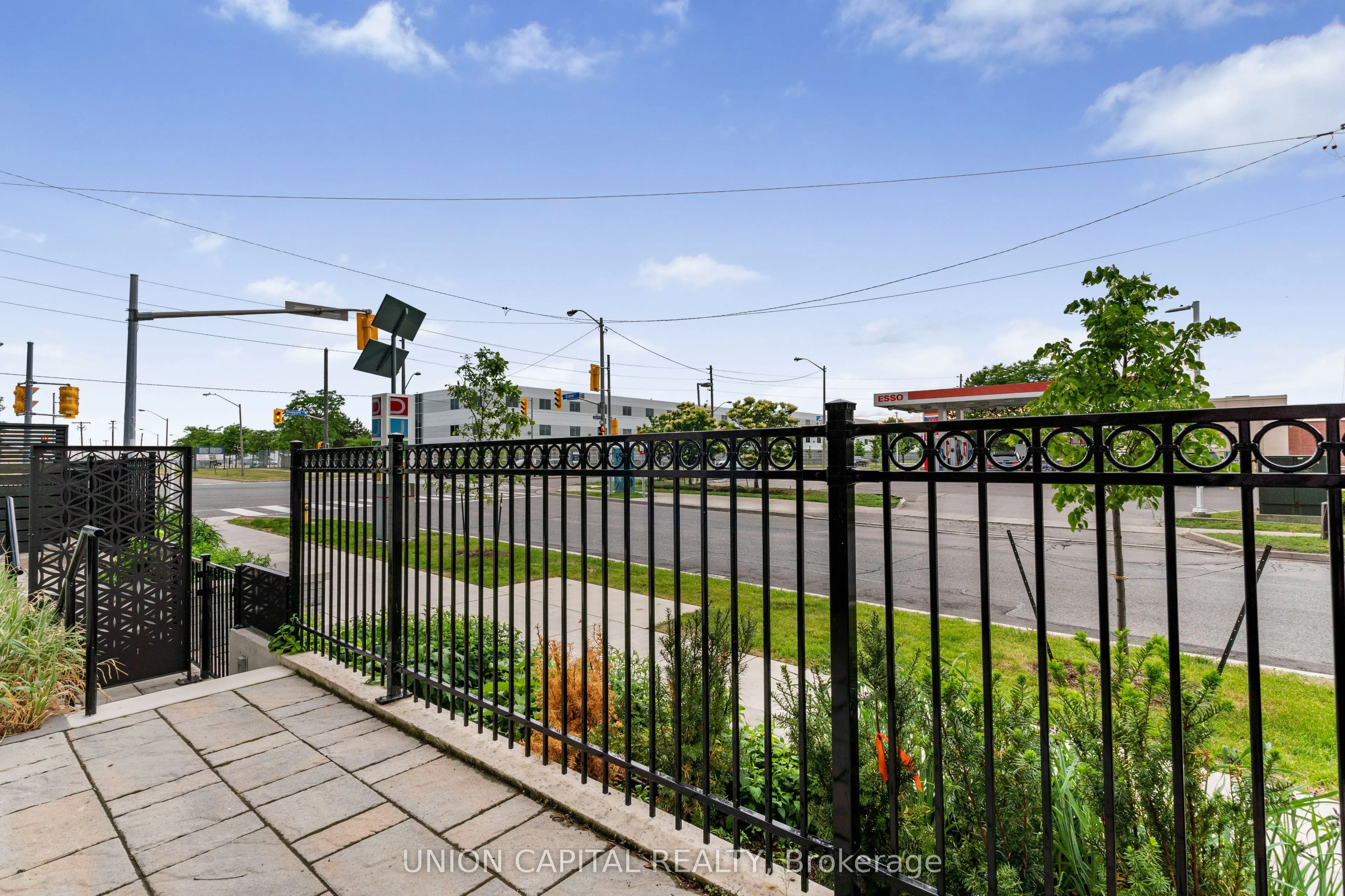 1100 Sheppard Avenue W, #121
