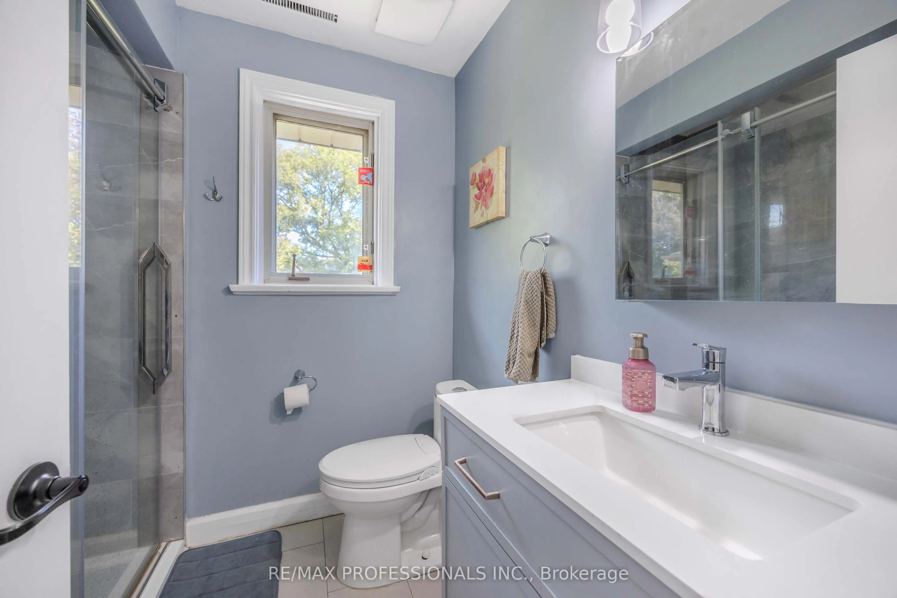 109 Botfield Avenue