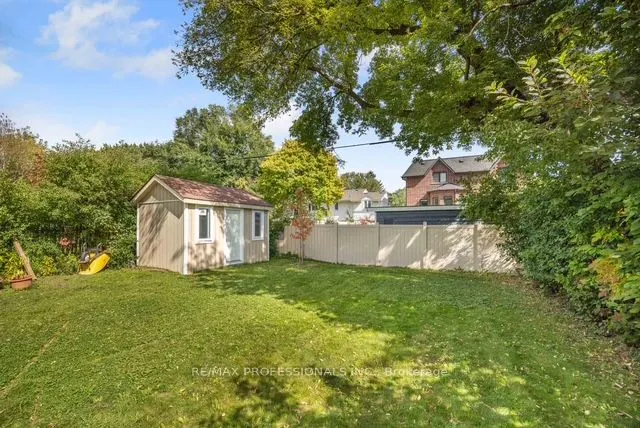 109 Botfield Avenue