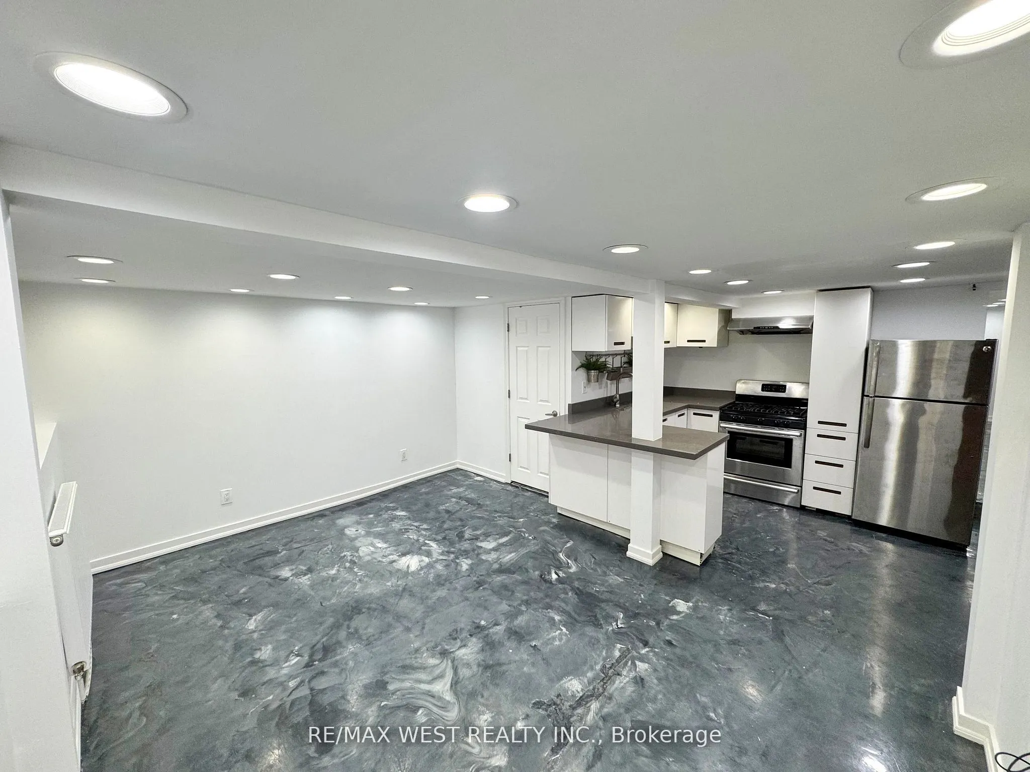 365 Silverthorn Avenue