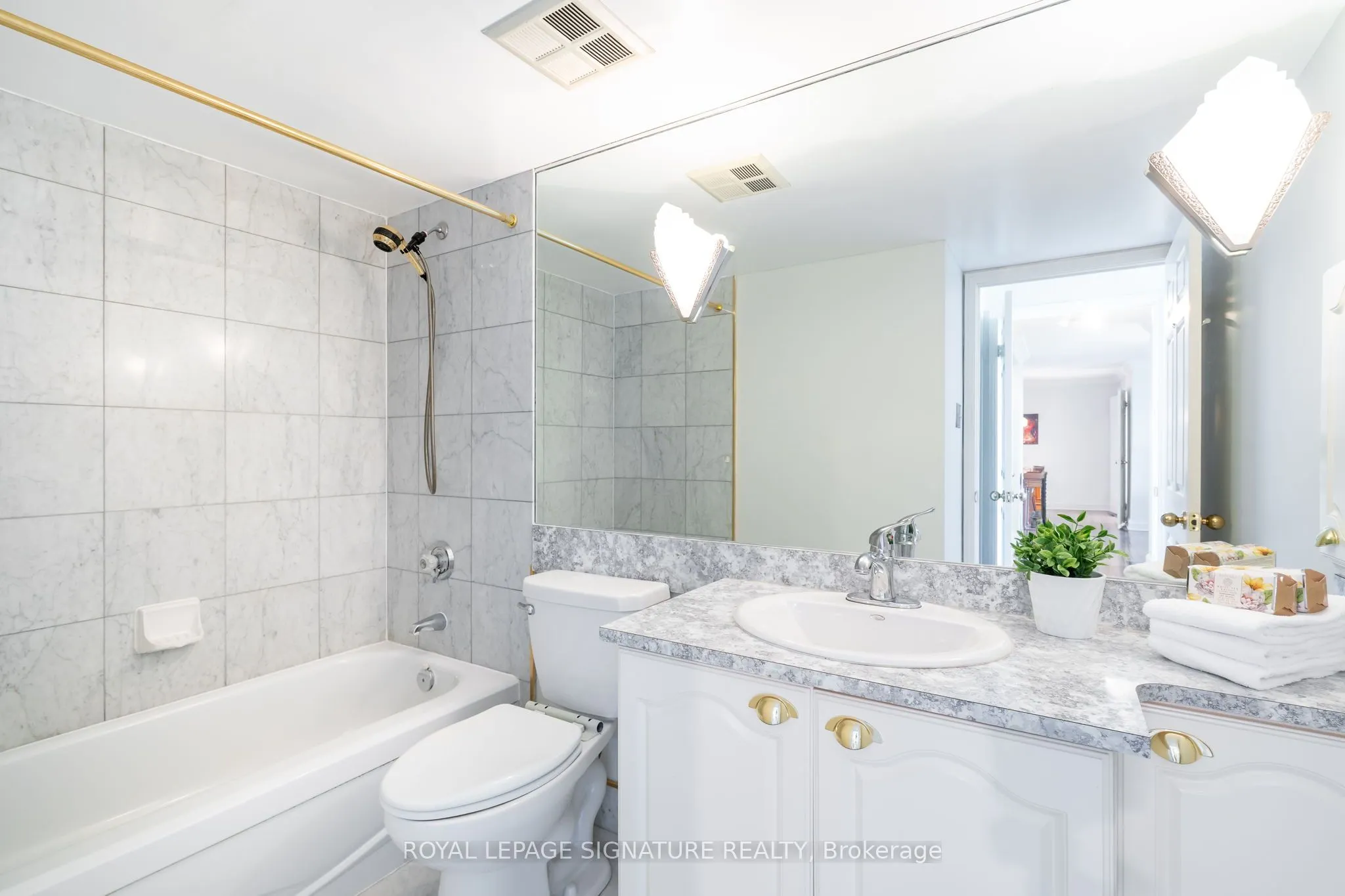 22 Hanover Road, #407