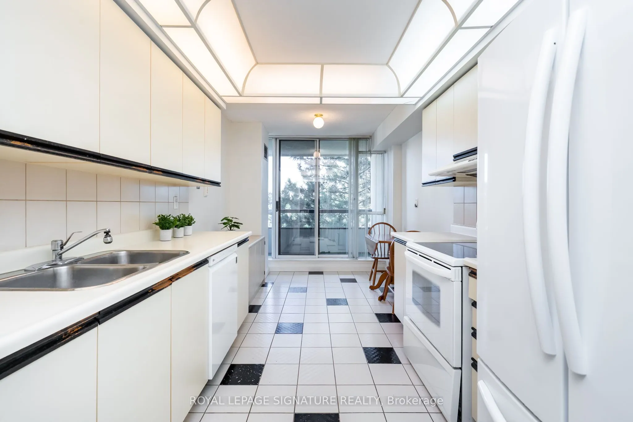 22 Hanover Road, #407