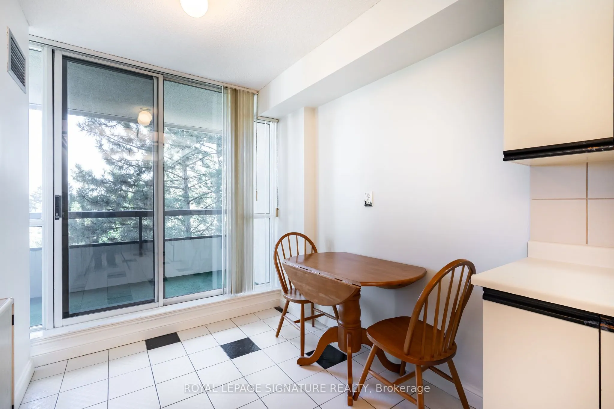 22 Hanover Road, #407