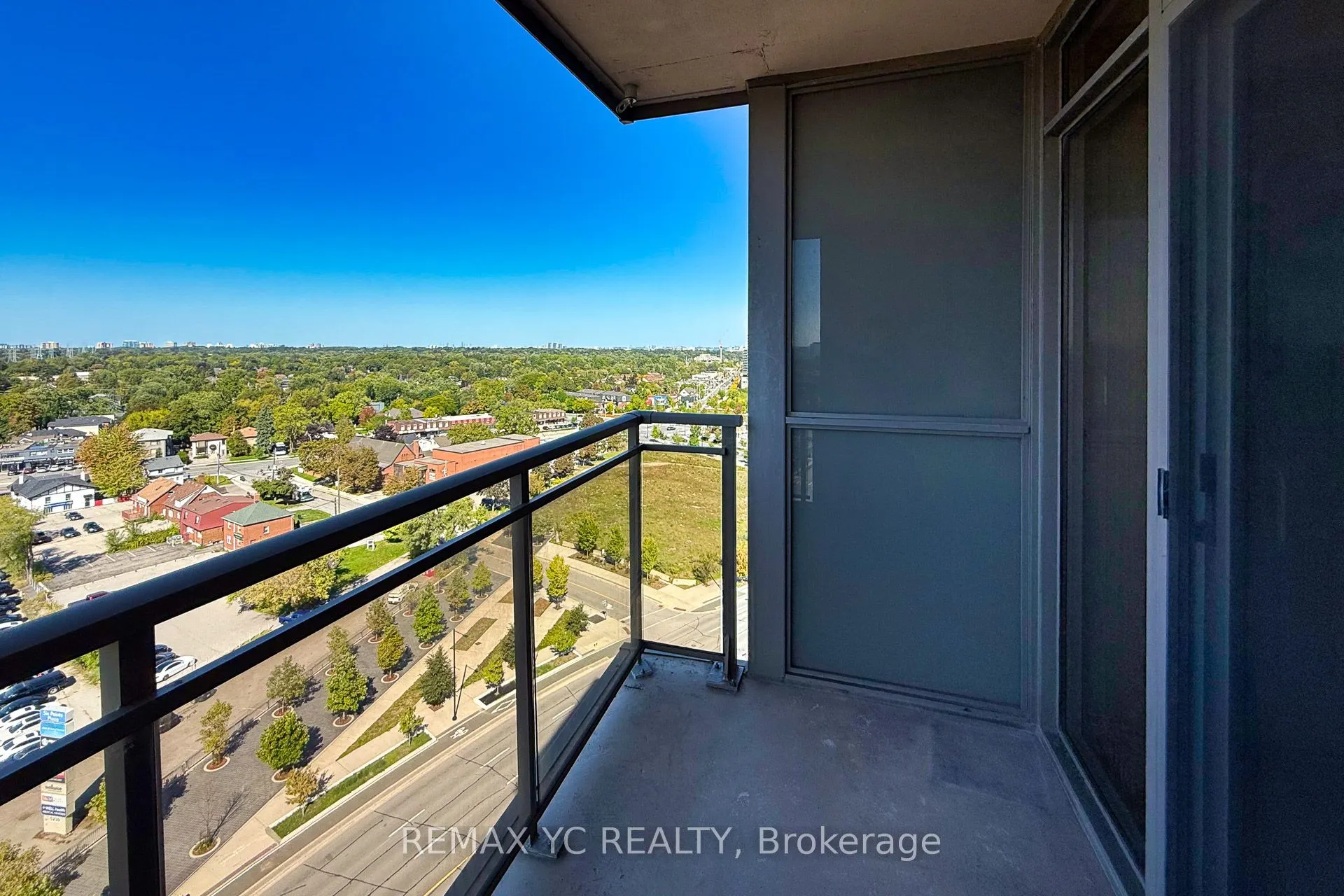 5229 Dundas Street W, #1604