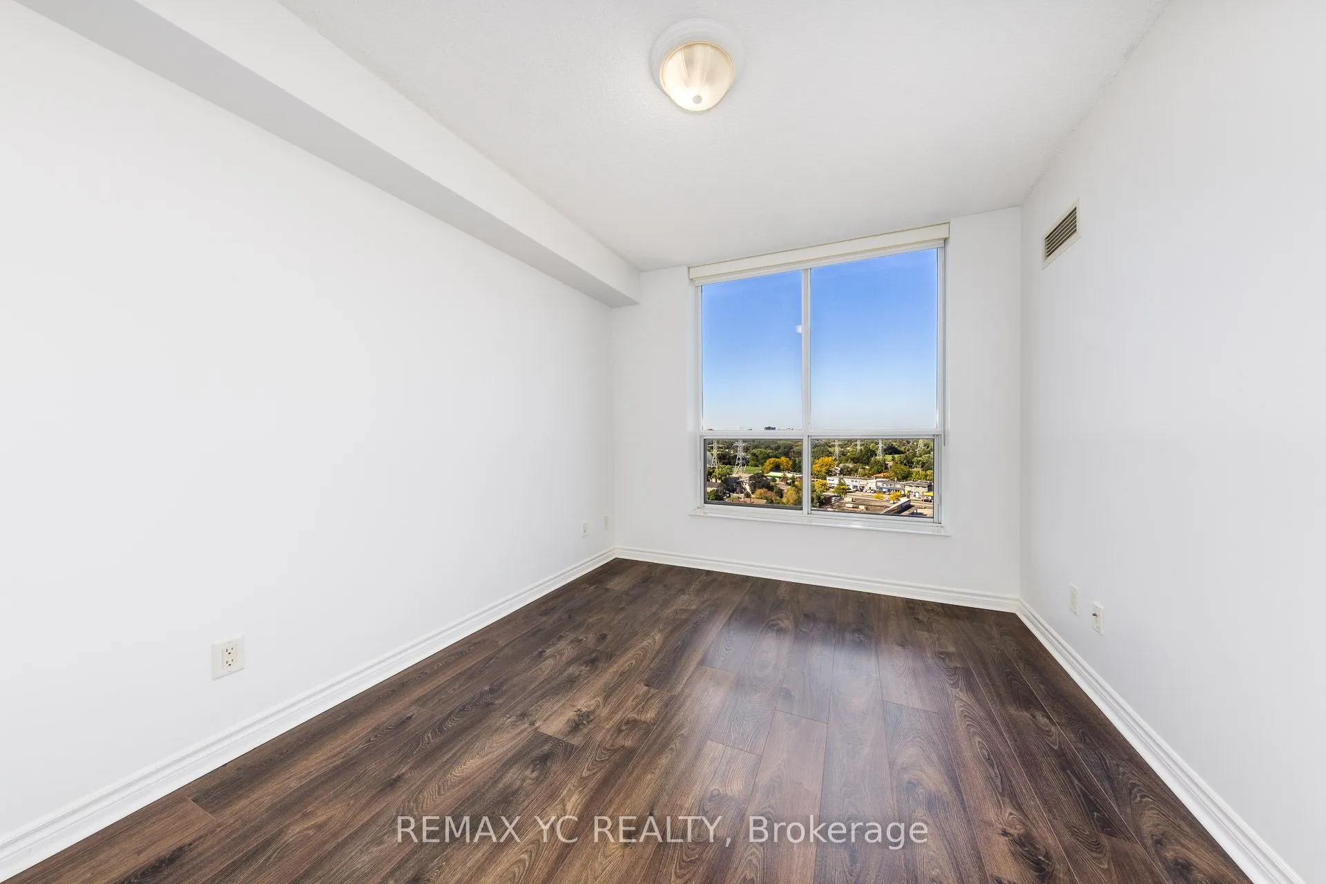 5229 Dundas Street W, #1604