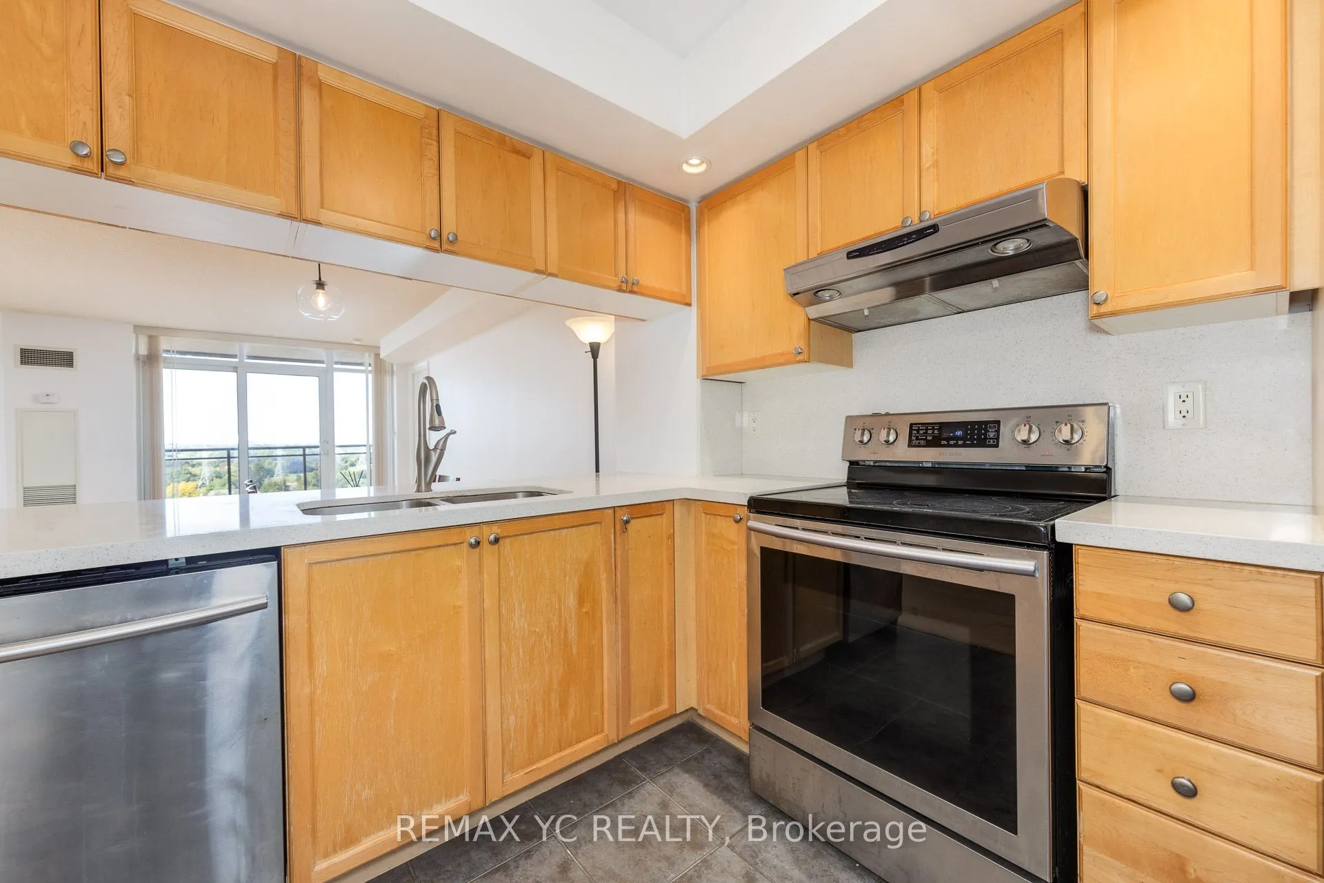 5229 Dundas Street W, #1604