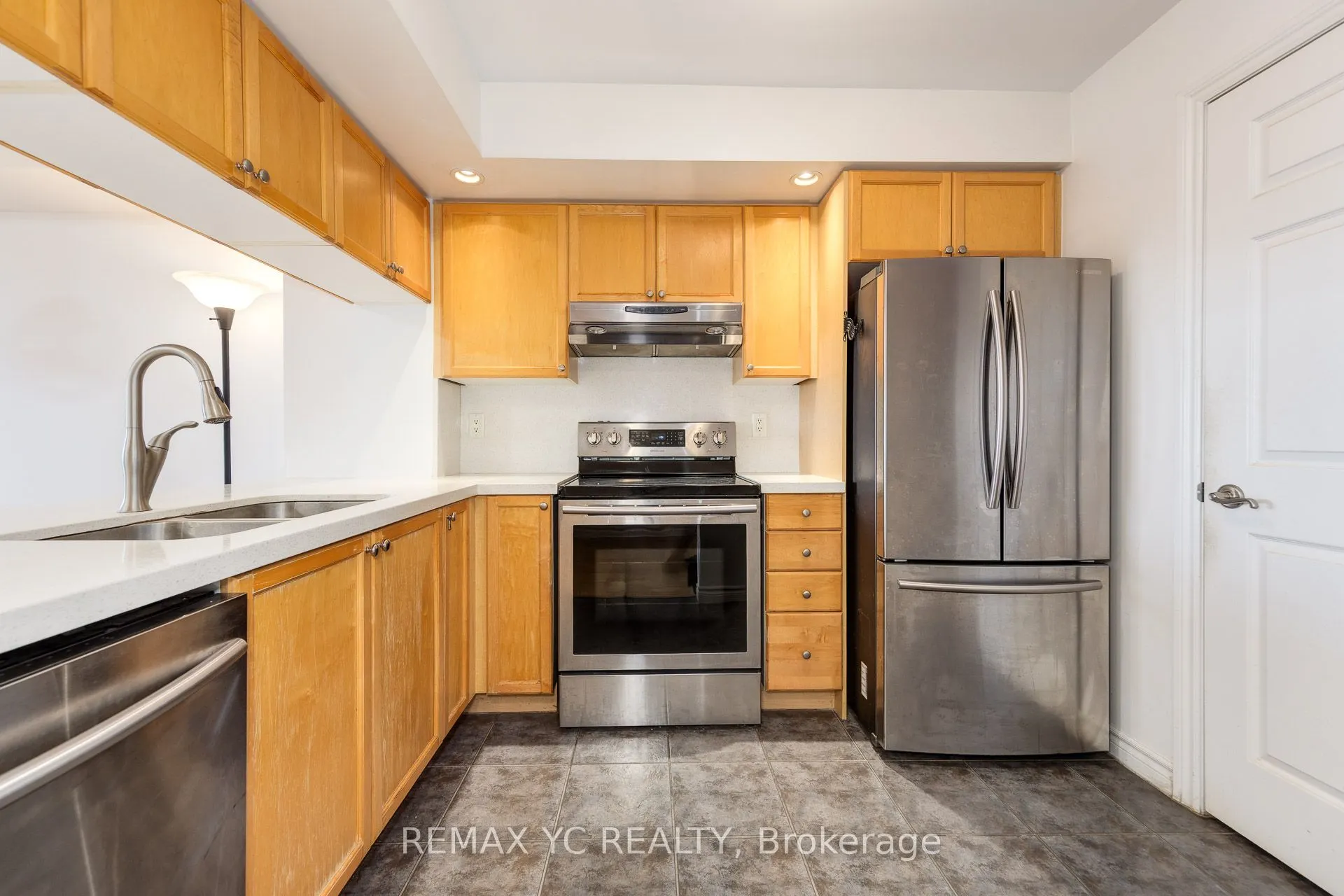 5229 Dundas Street W, #1604