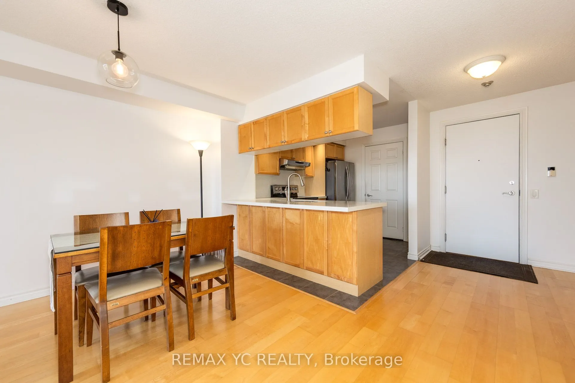 5229 Dundas Street W, #1604