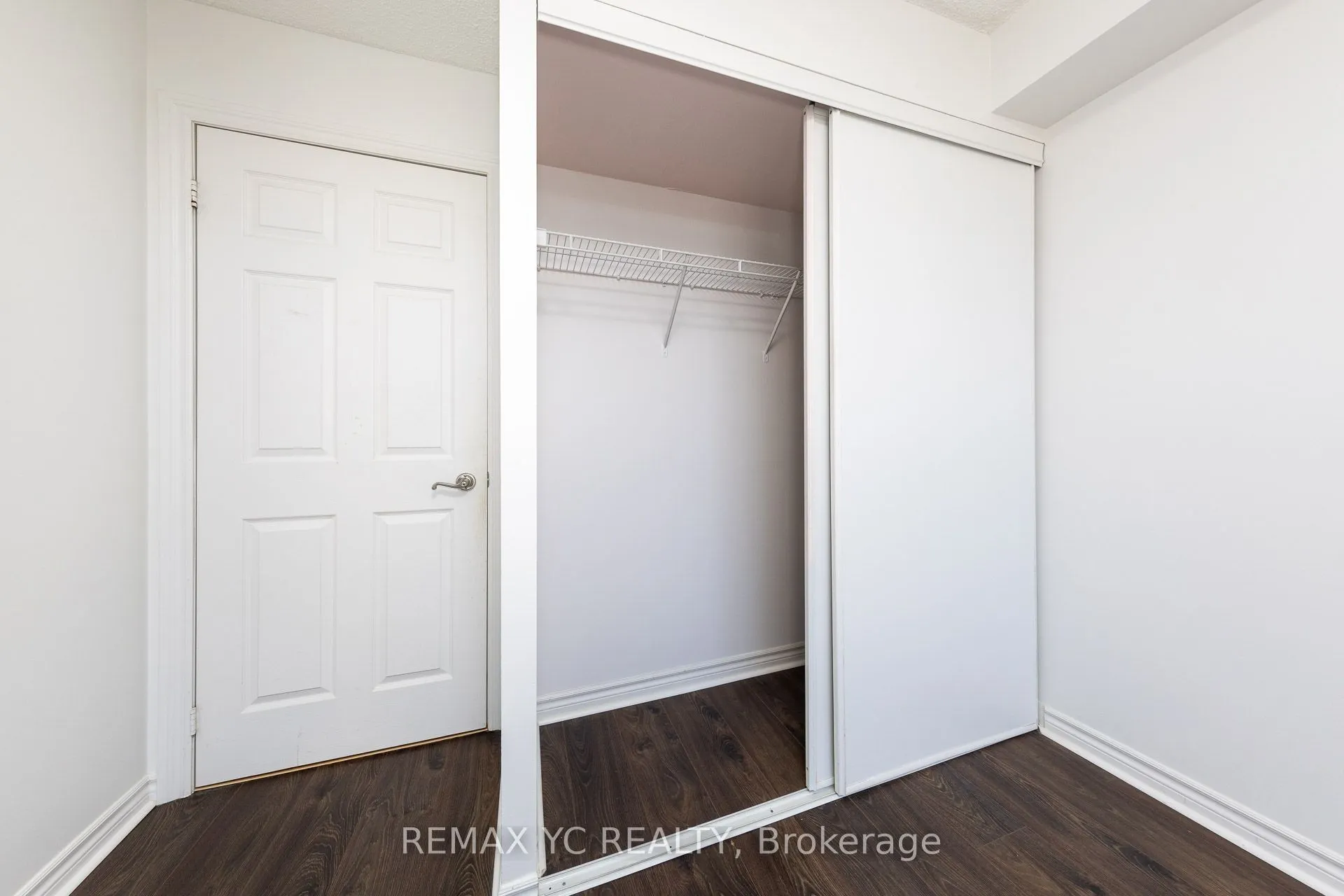 5229 Dundas Street W, #1604