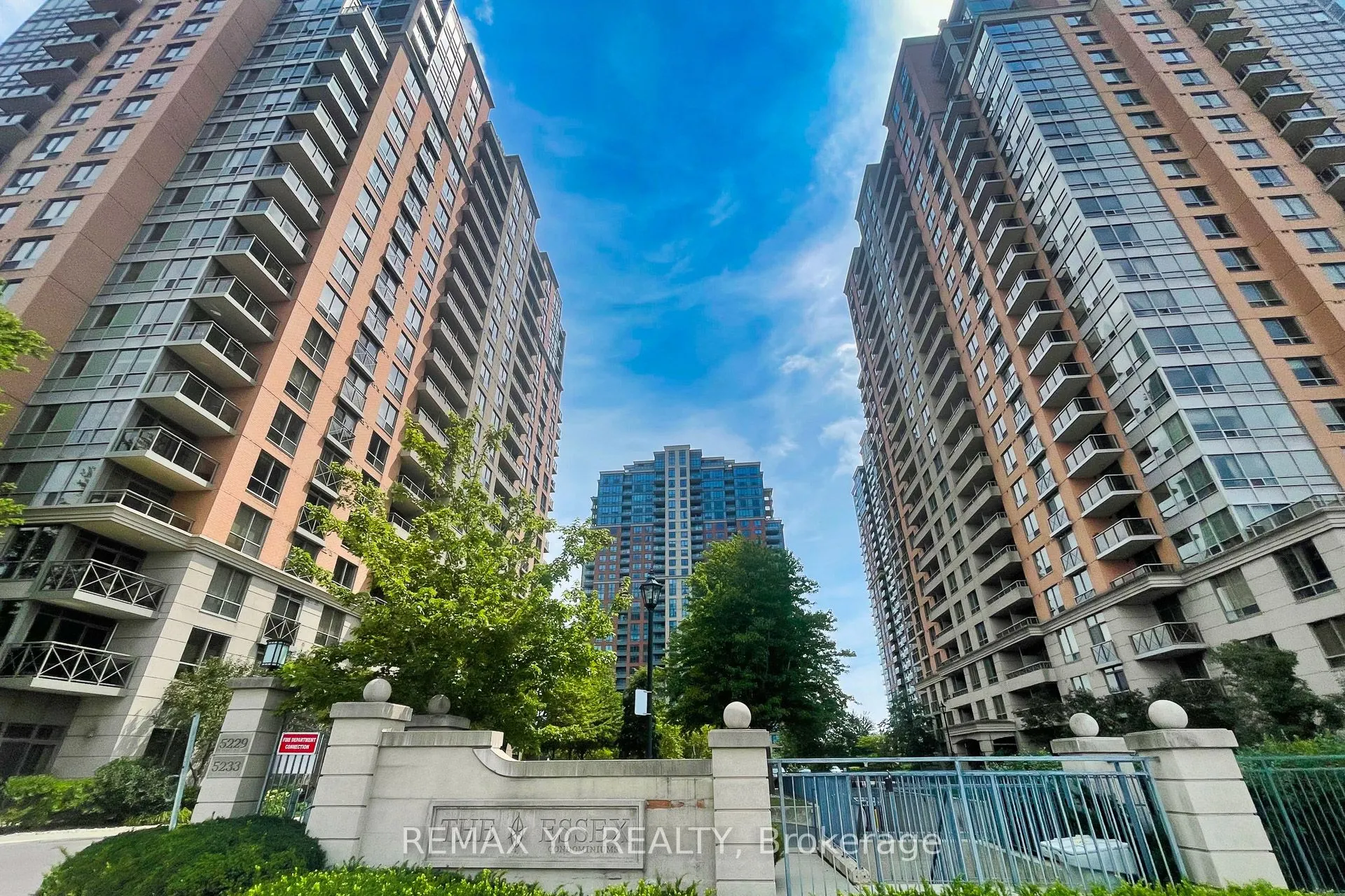 5229 Dundas Street W, #1604