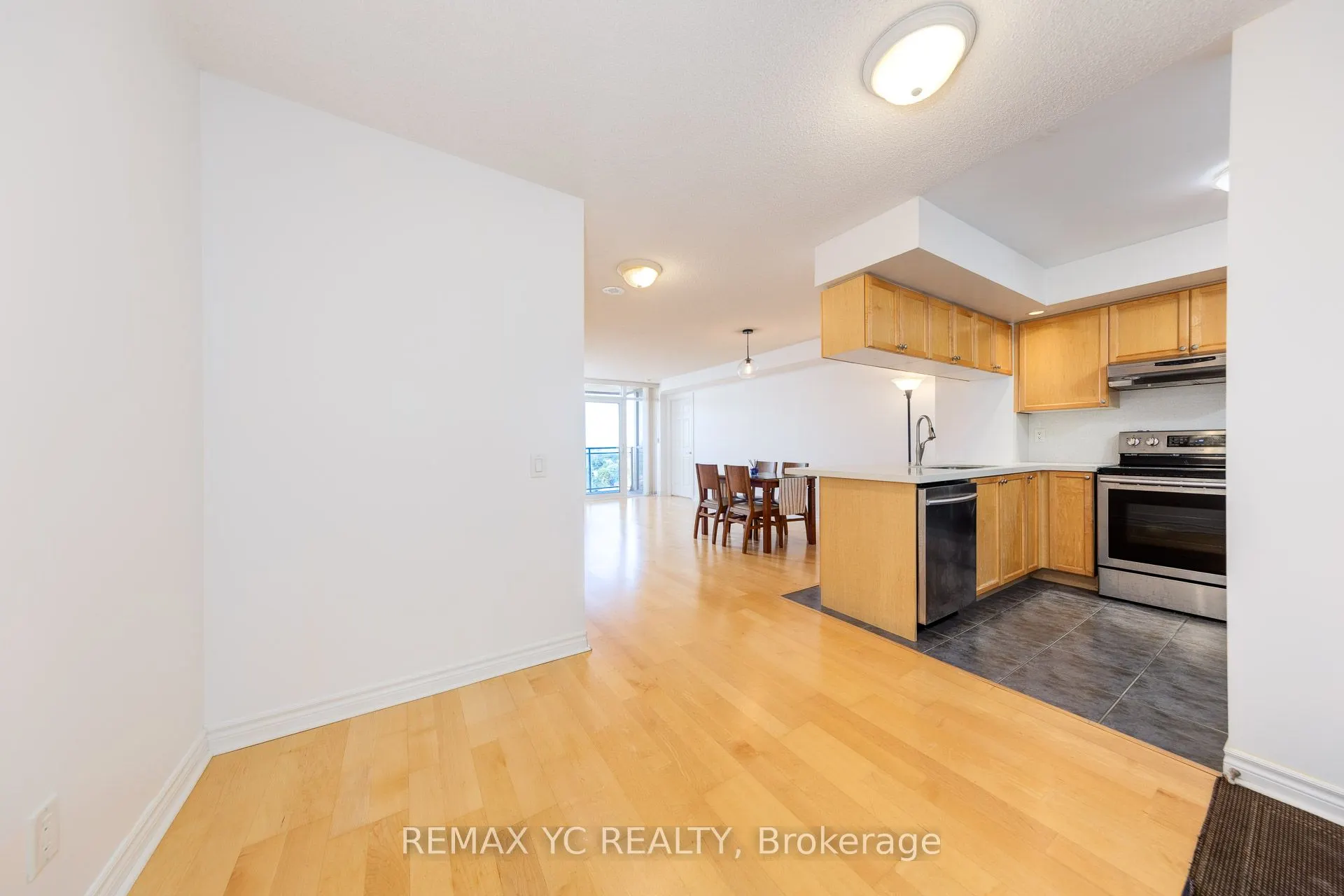 5229 Dundas Street W, #1604