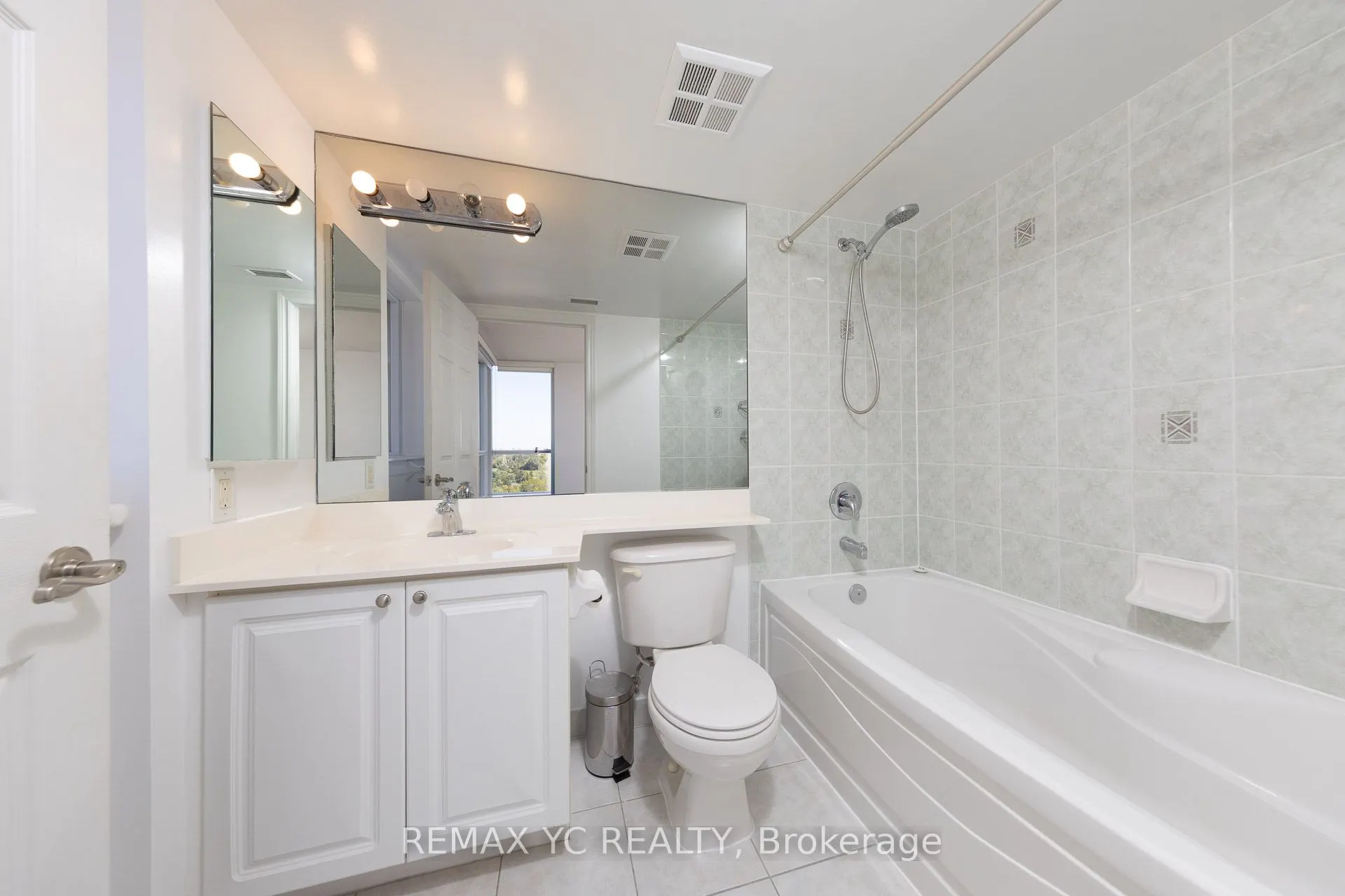5229 Dundas Street W, #1604