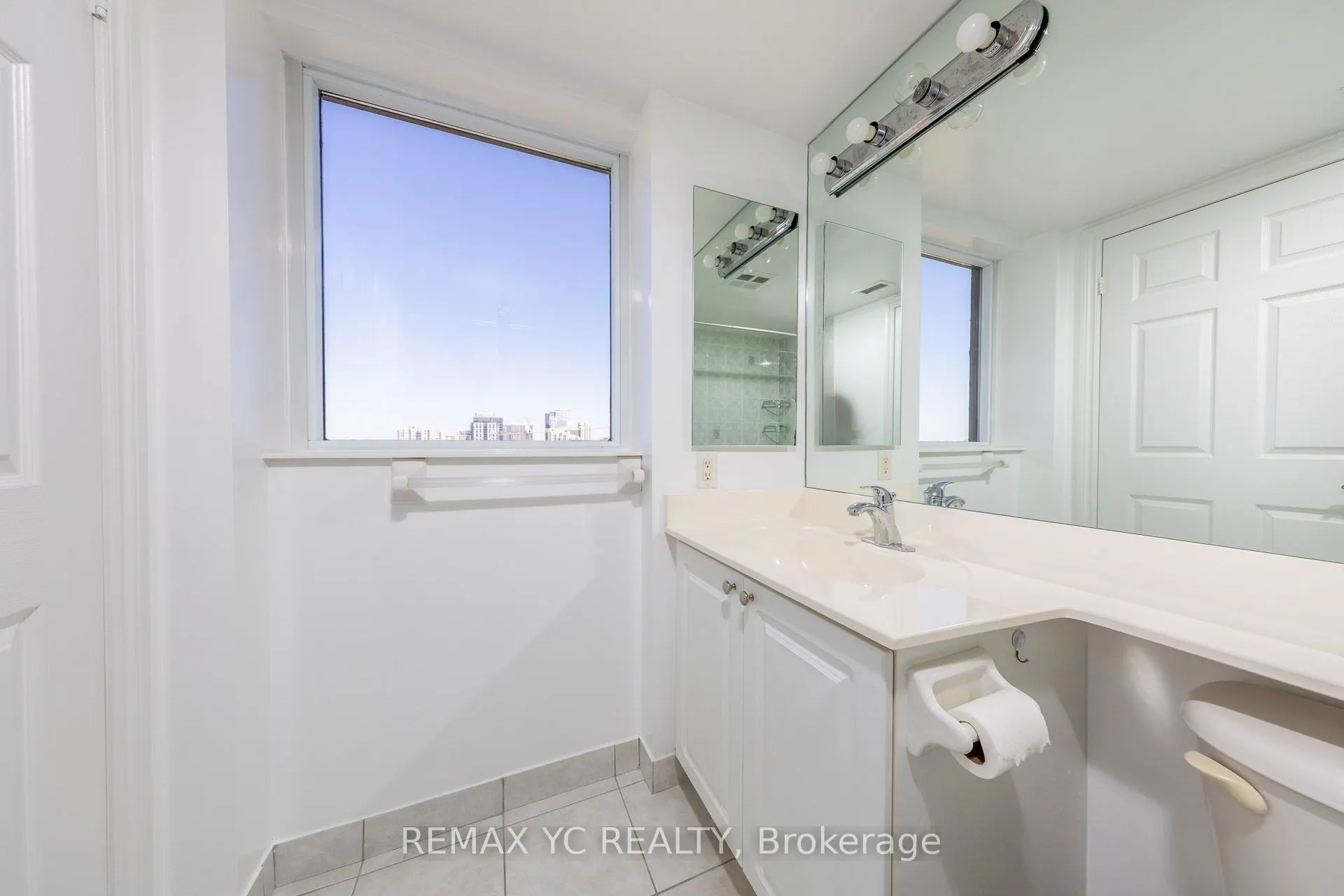 5229 Dundas Street W, #1604