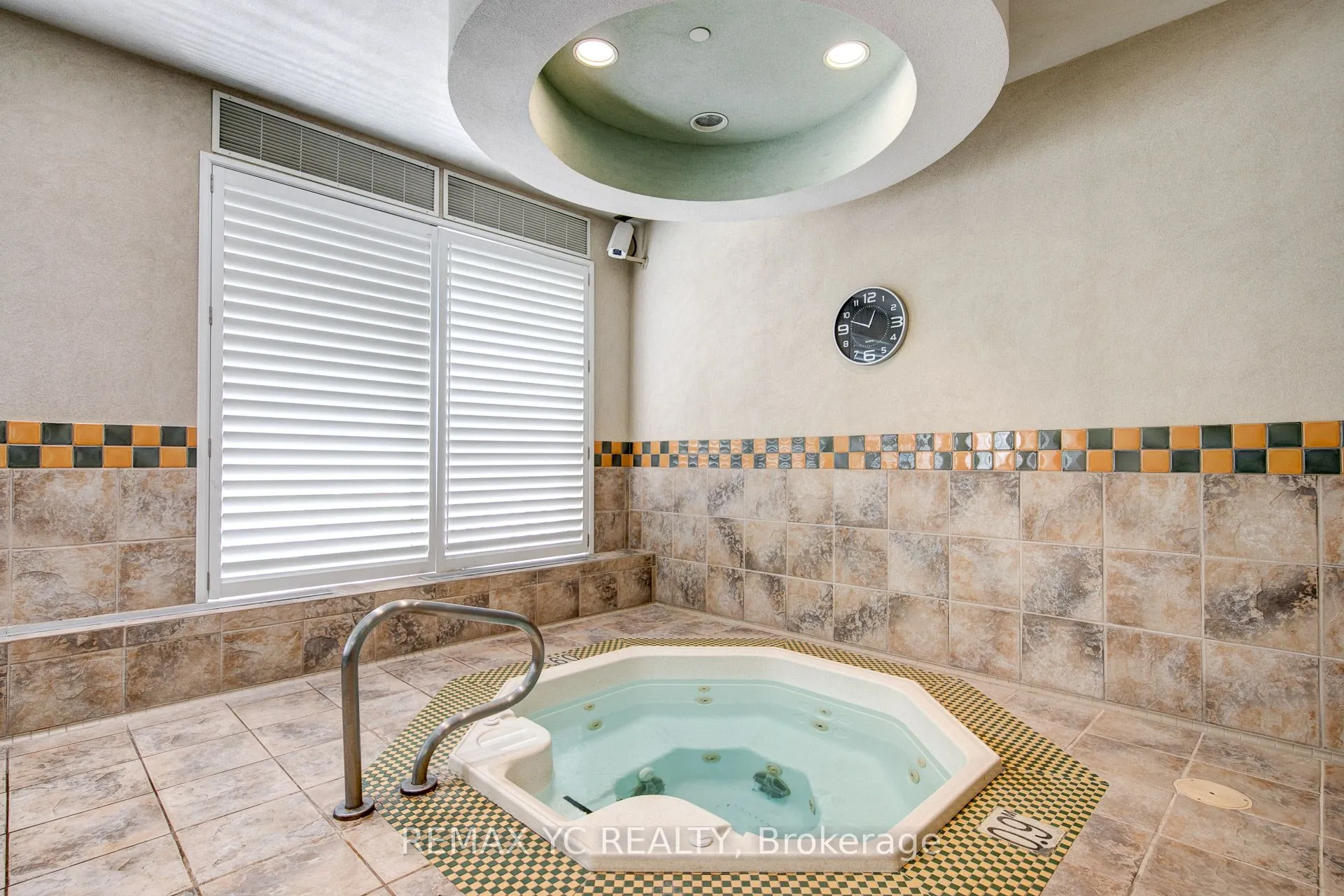 5229 Dundas Street W, #1604