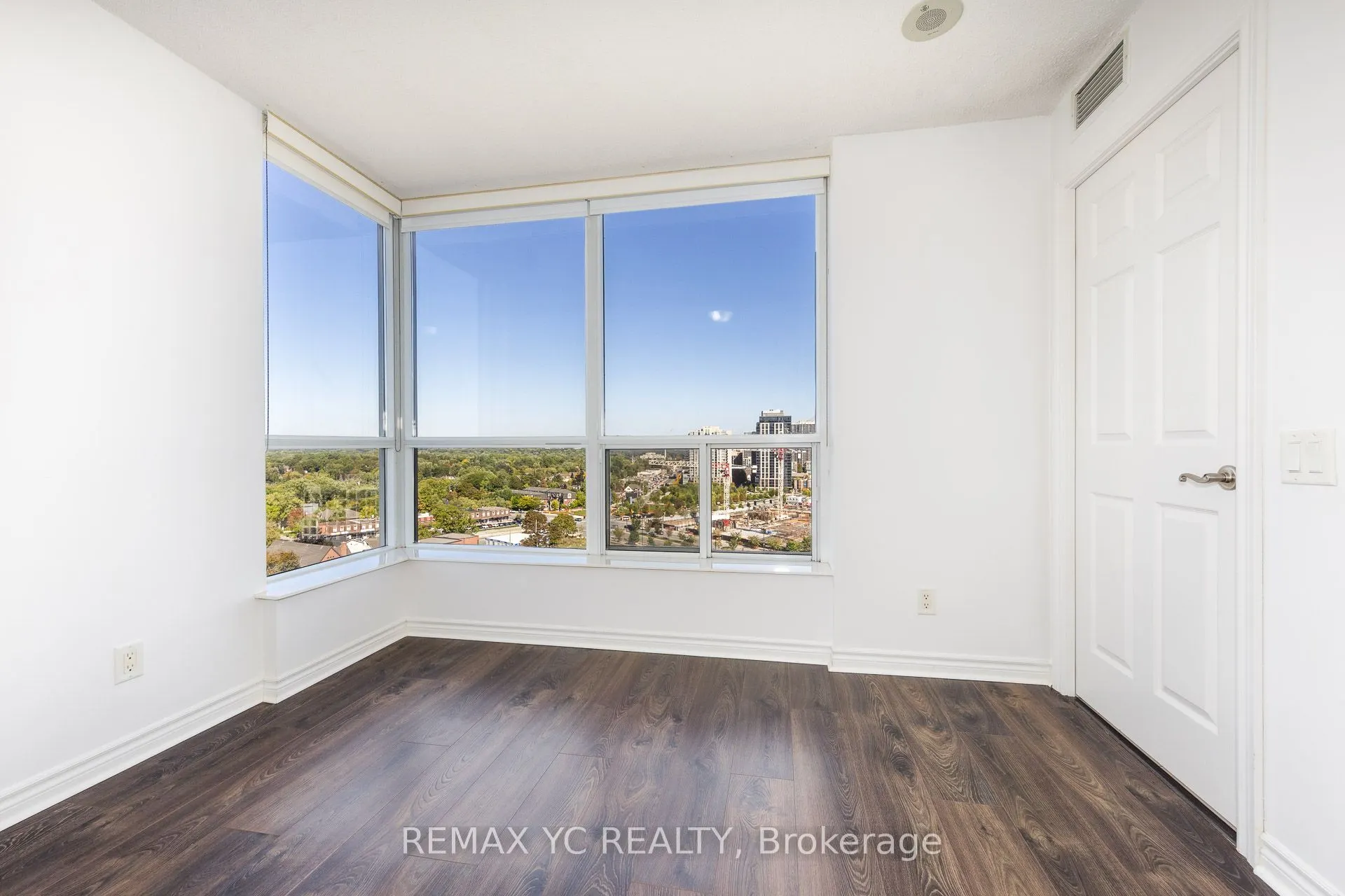 5229 Dundas Street W, #1604