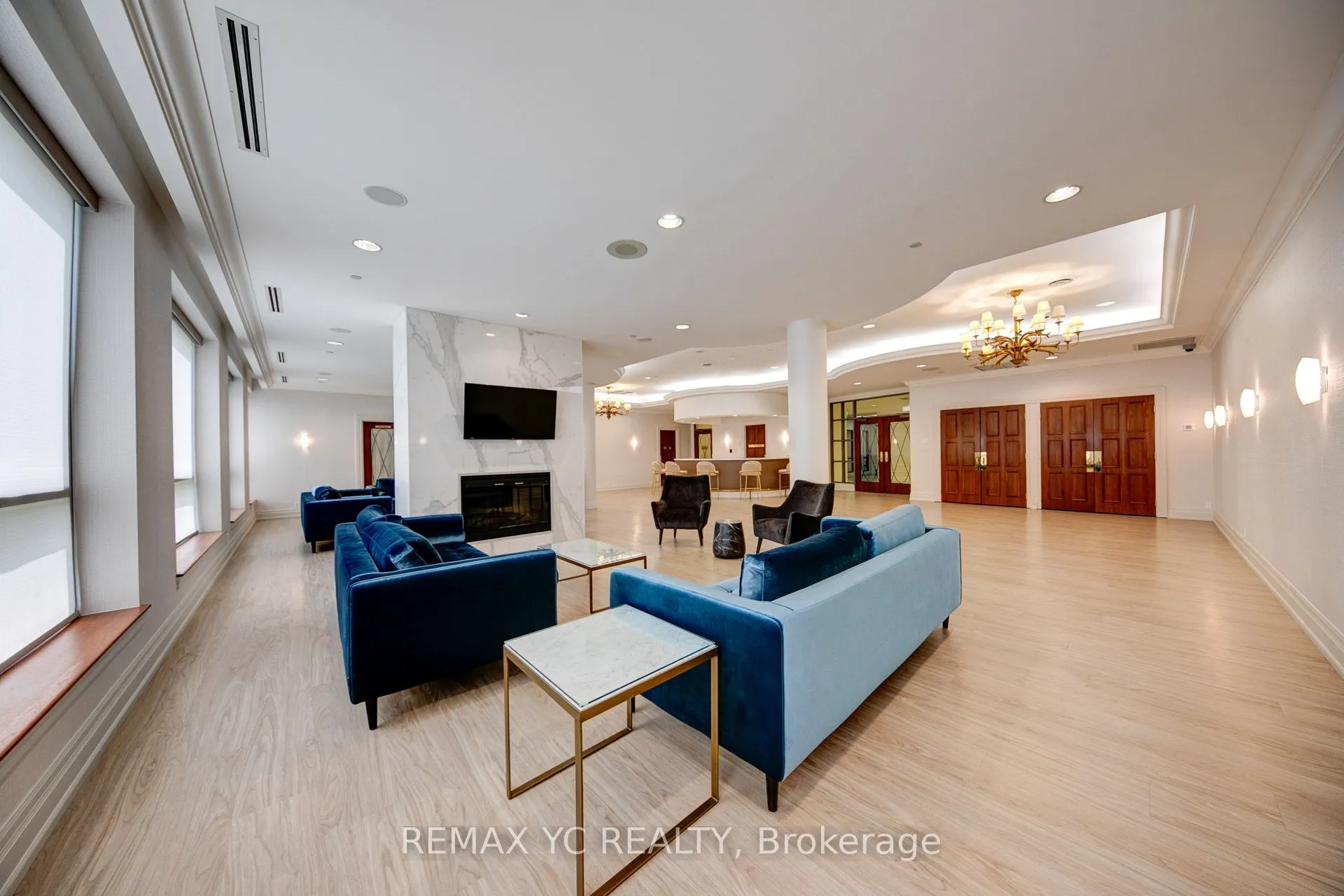 5229 Dundas Street W, #1604